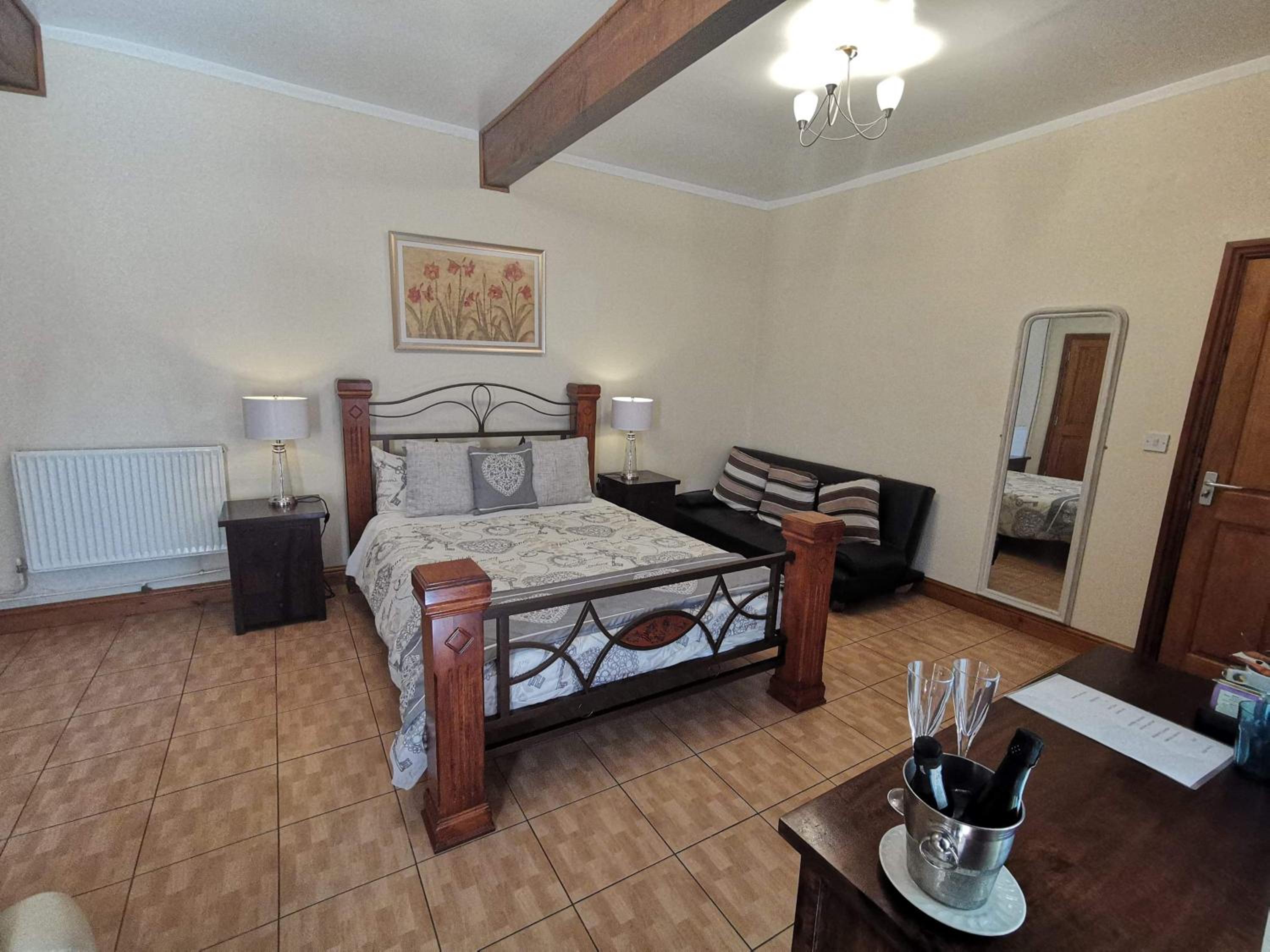 Double Room with Shower - Photo 8