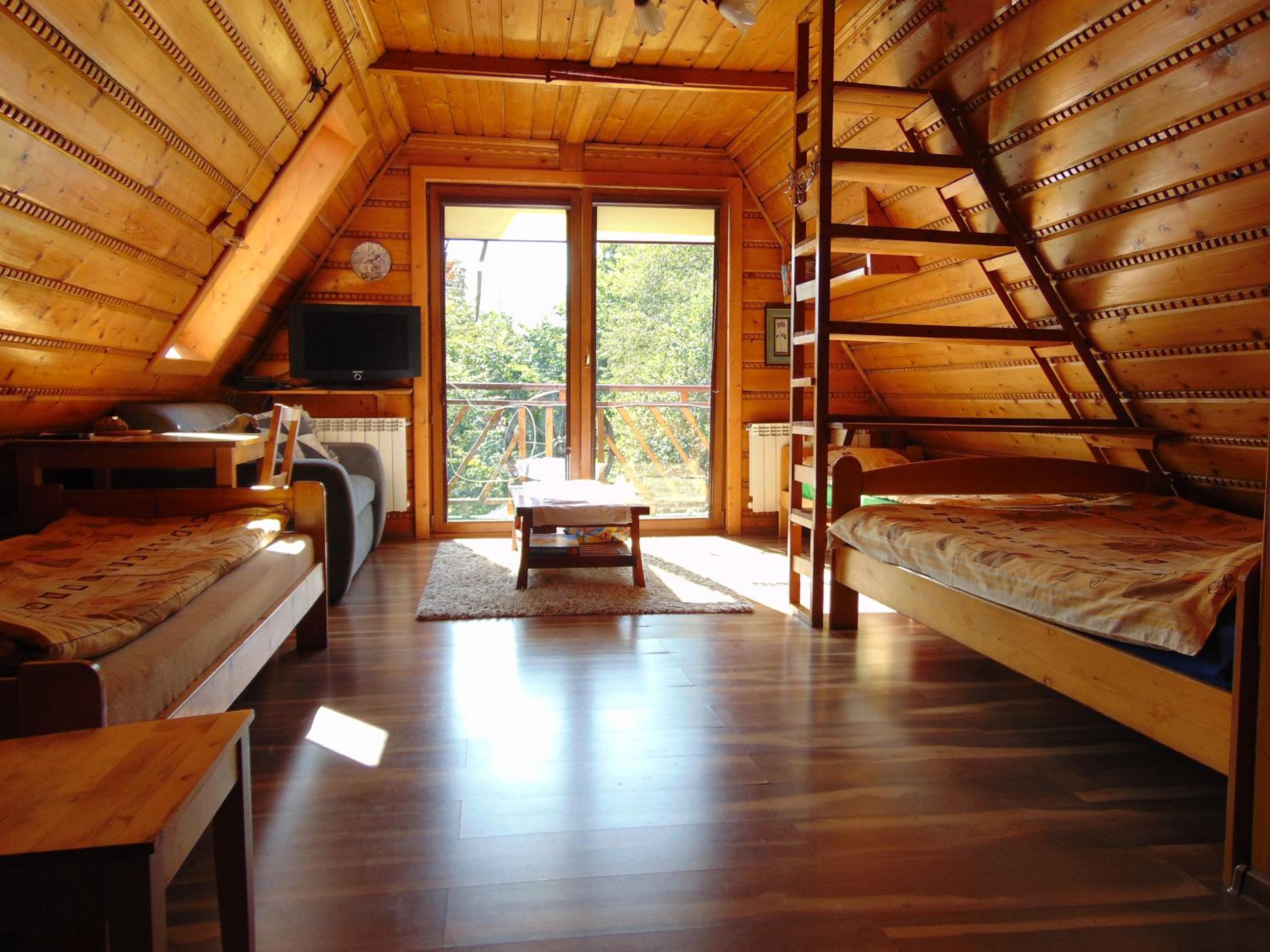 Studio with Balcony and Mountain View