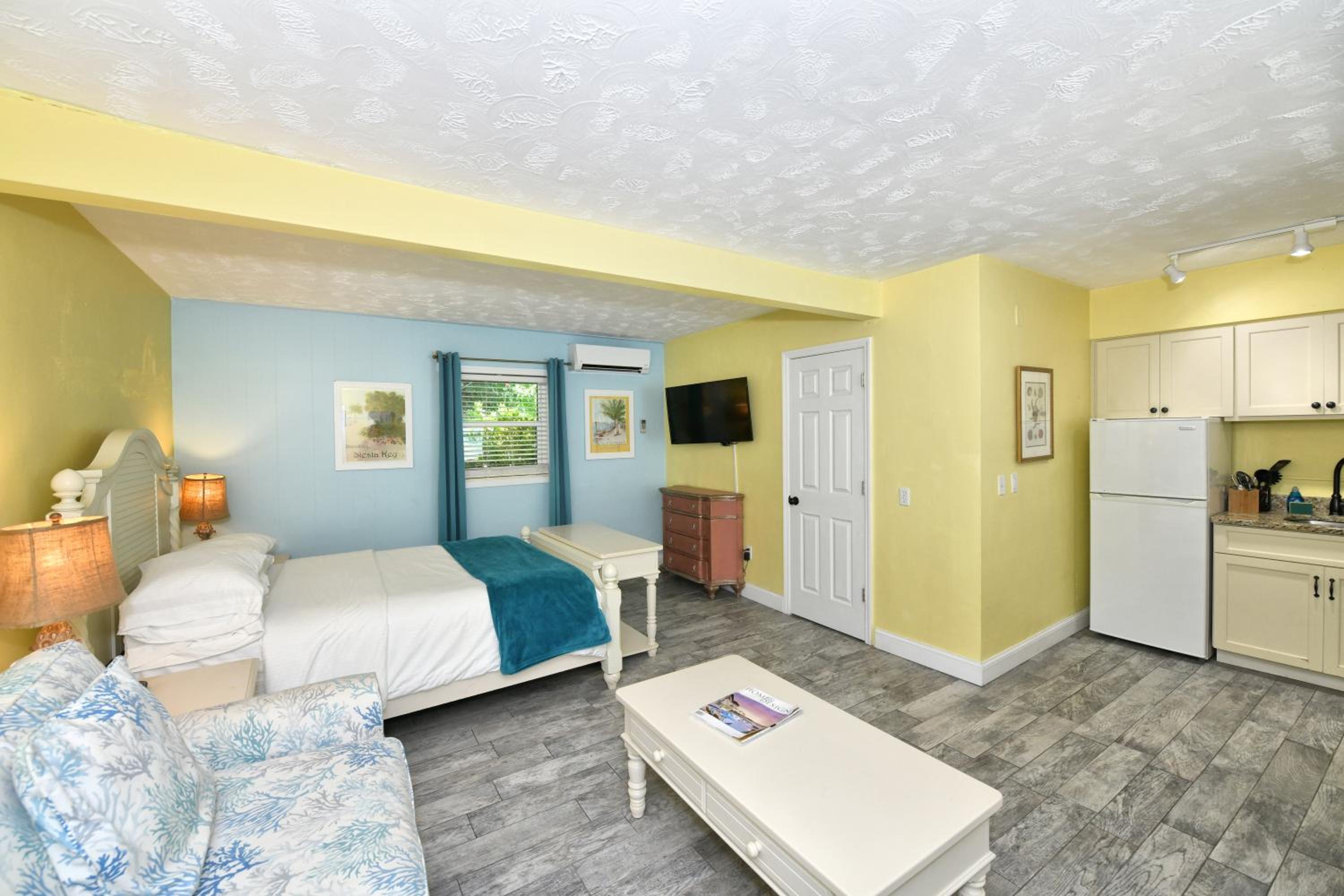 Siesta Courtyard Suites