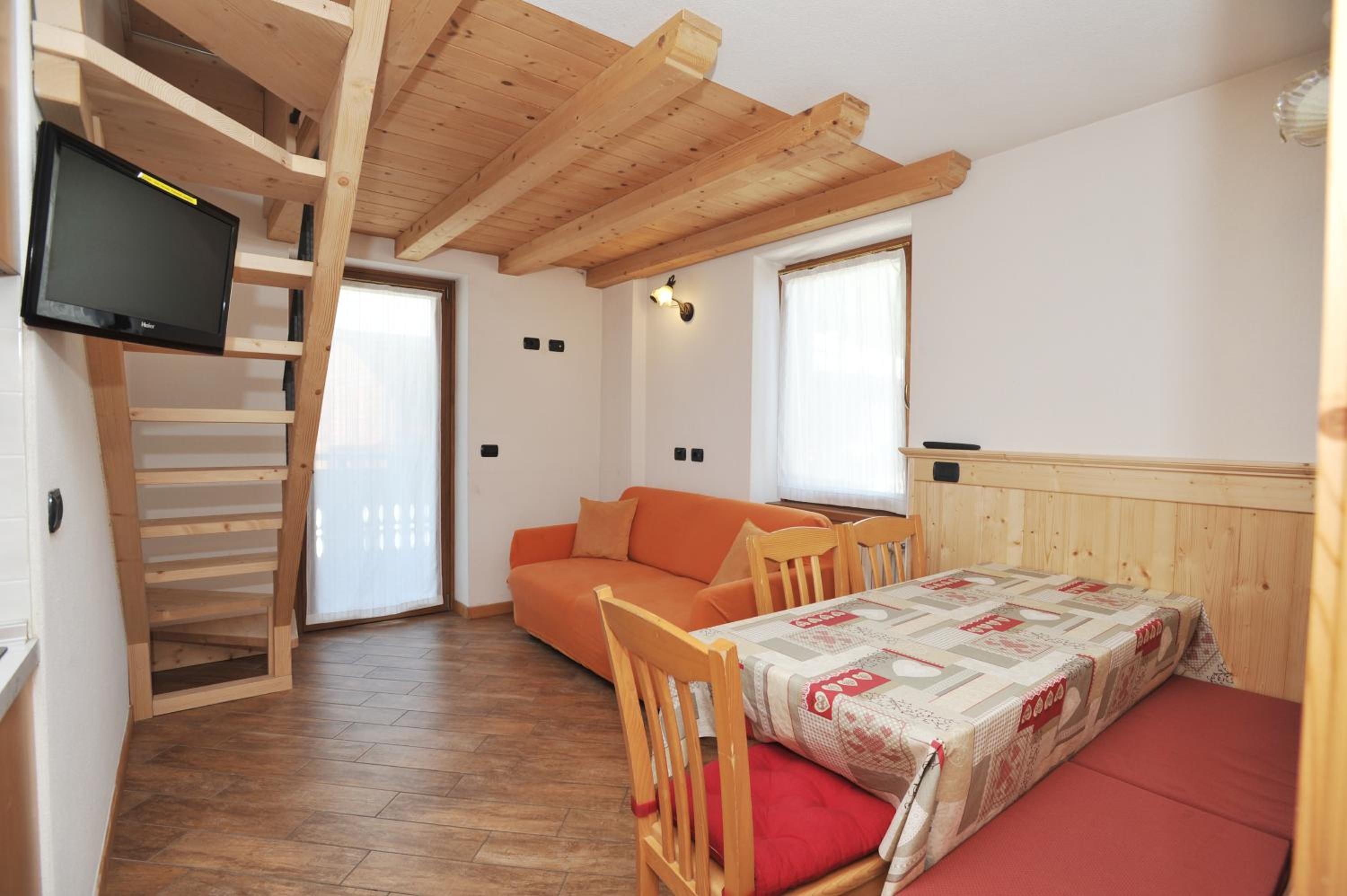 One-Bedroom Apartment with Balcony photo 1