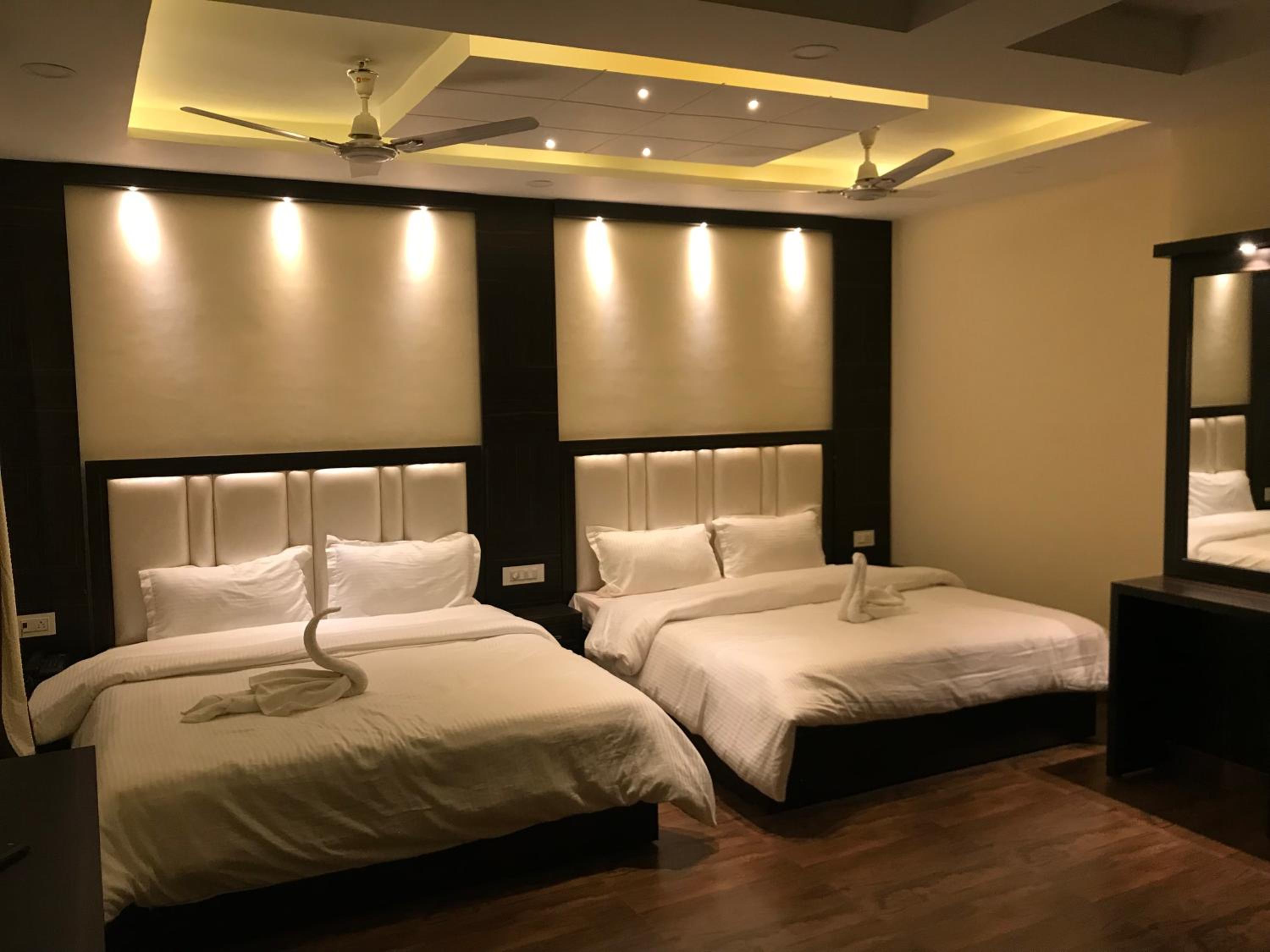 Deluxe Family Room - Photo 8