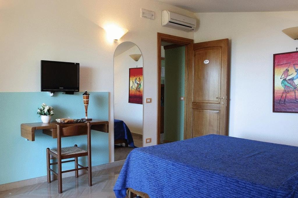 One-Bedroom Apartment with Sea View - Photo 4