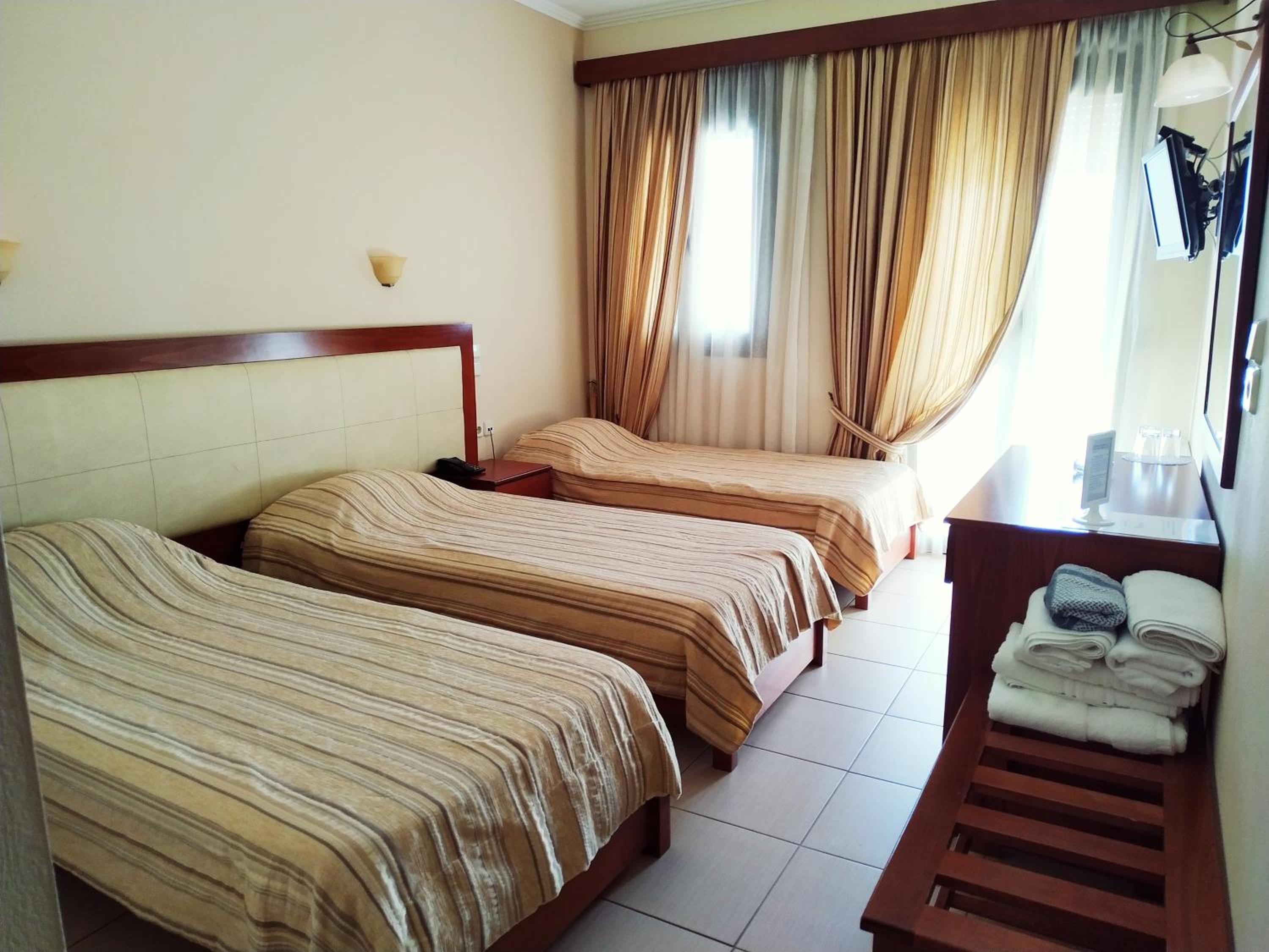 Triple Room with Balcony - Photo 9