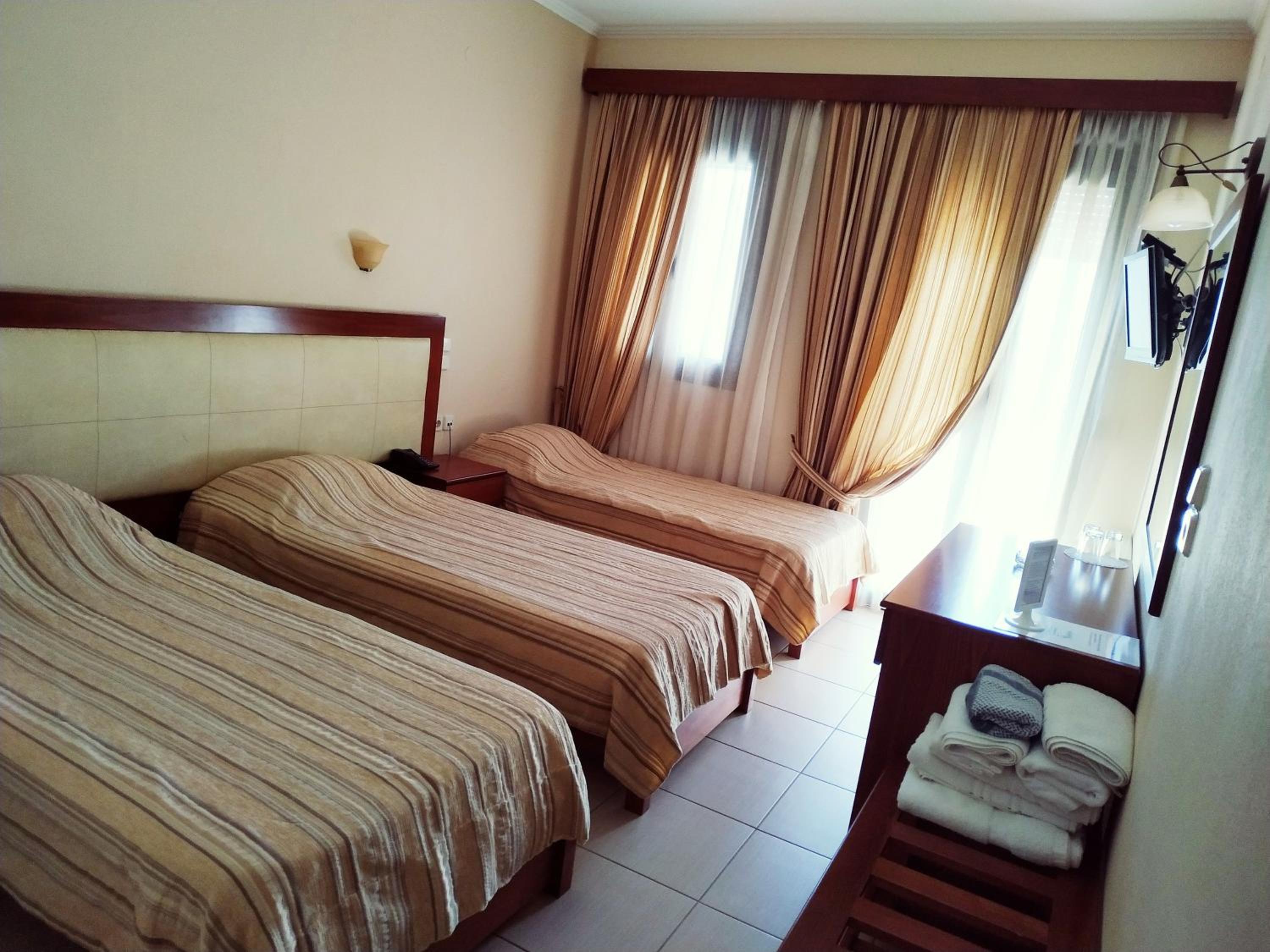Triple Room with Balcony - Photo 10