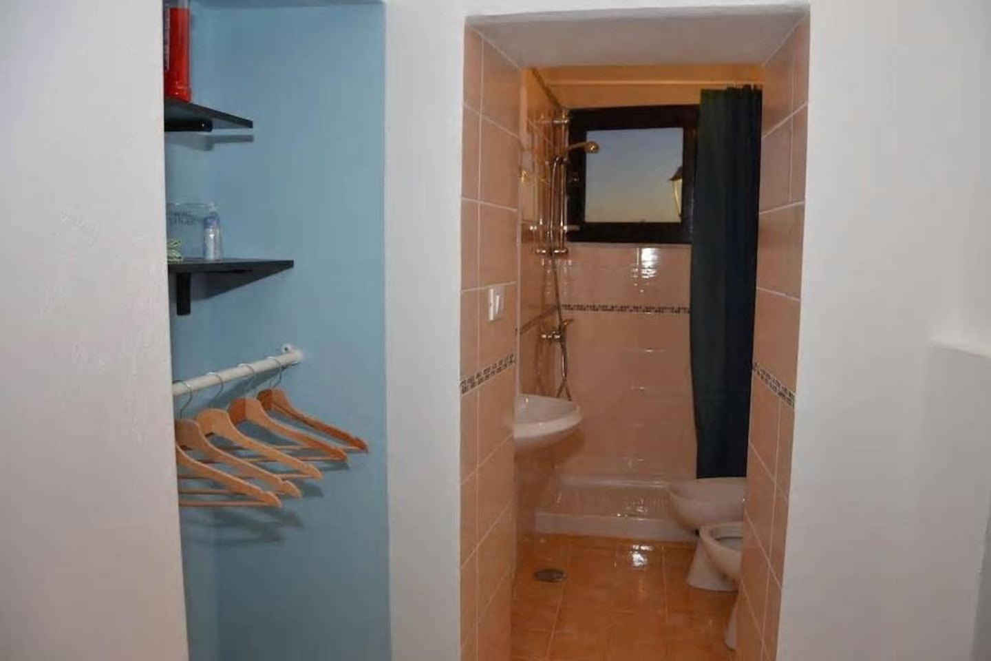 One-Bedroom House - Photo 11