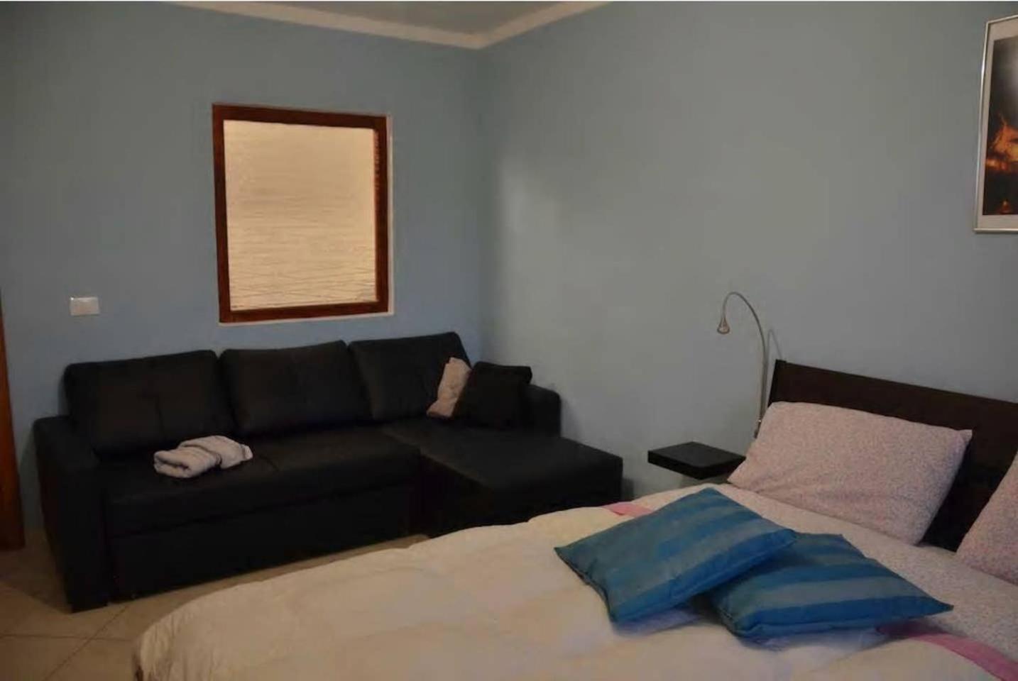 One-Bedroom House - Photo 15