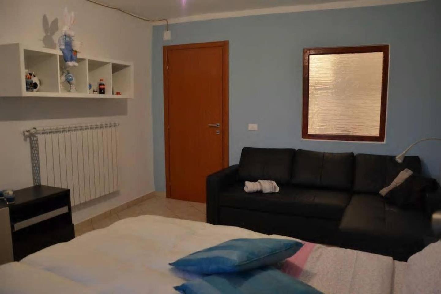 One-Bedroom House - Photo 13