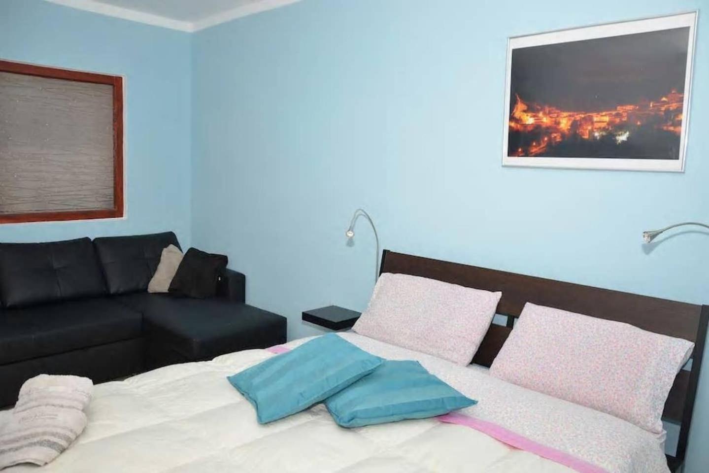 One-Bedroom House - Photo 12