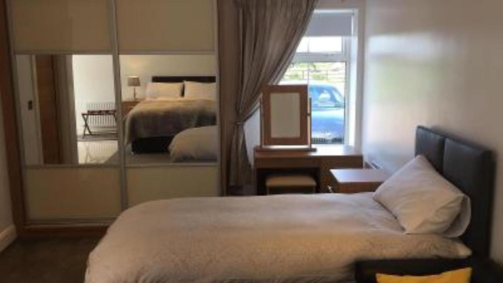 Self Contained Deluxe King Studio (Continental breakfast only) - Photo 1