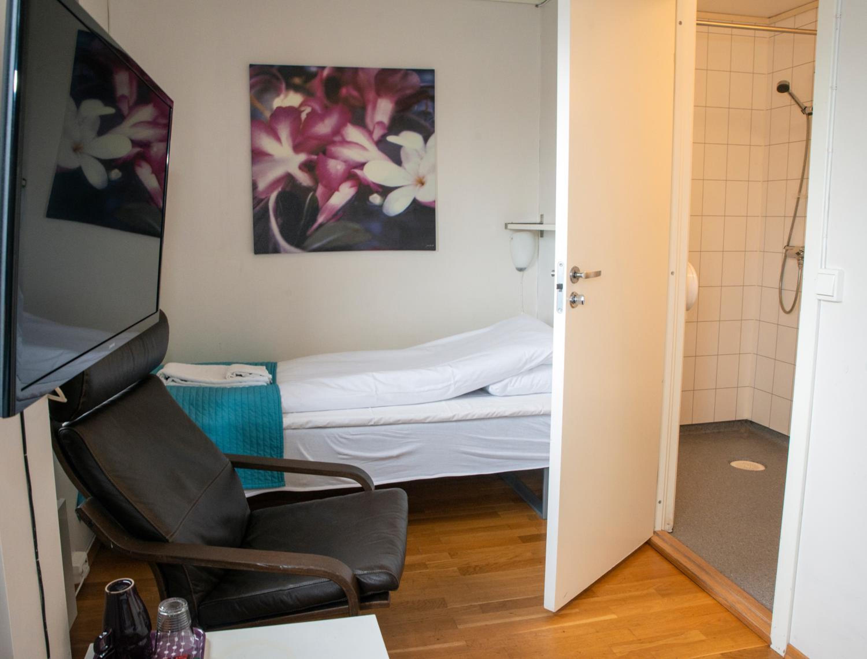 Single Room with Free Parking photo 1