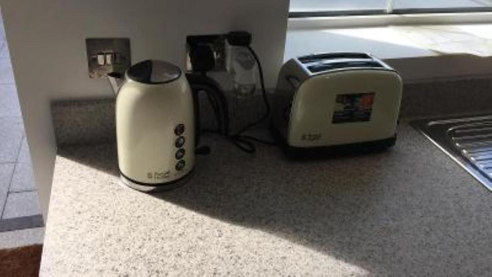 Self Contained Deluxe King Studio (Continental breakfast only) - Photo 17