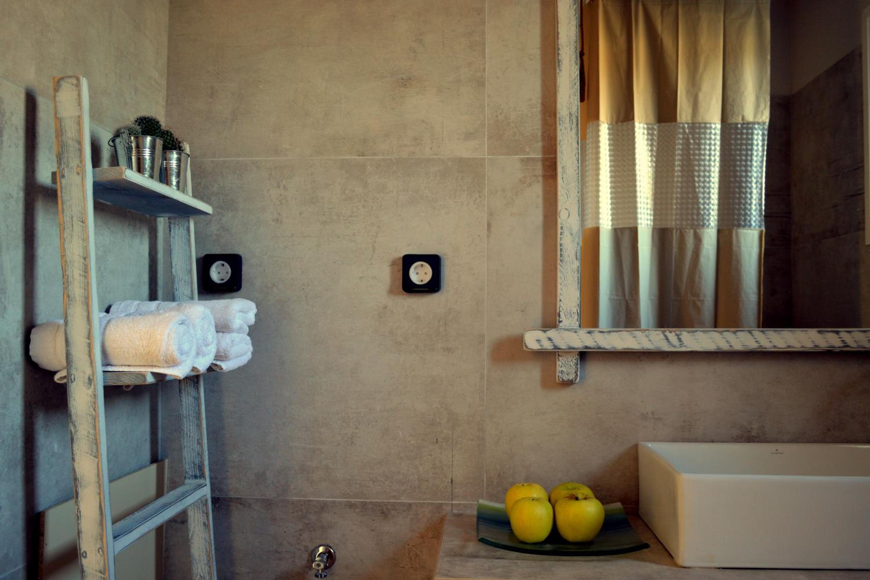 Apartment with Sea View - Photo 5