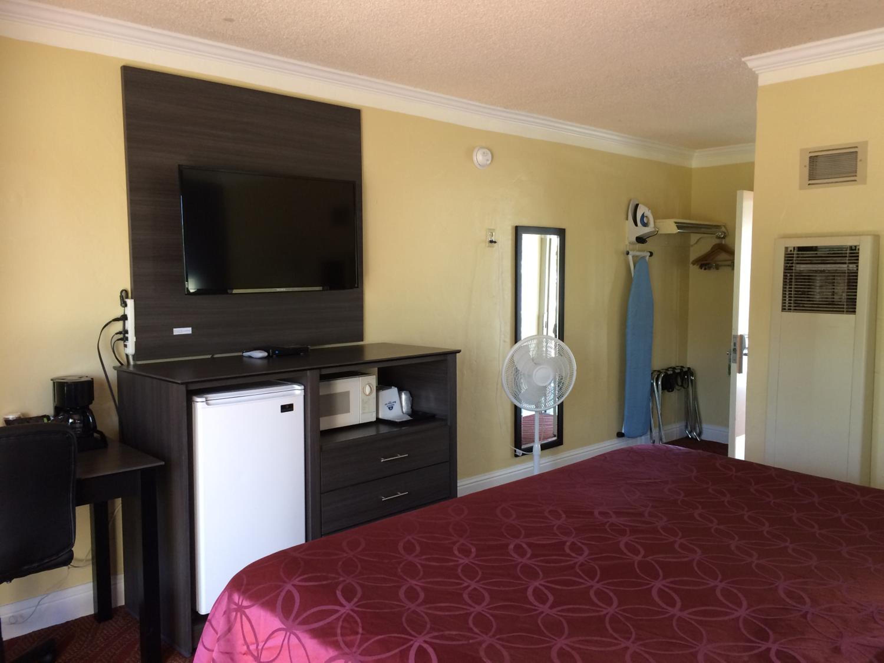 1 King Bed Non-Smoking (NO A/C) - Photo 3