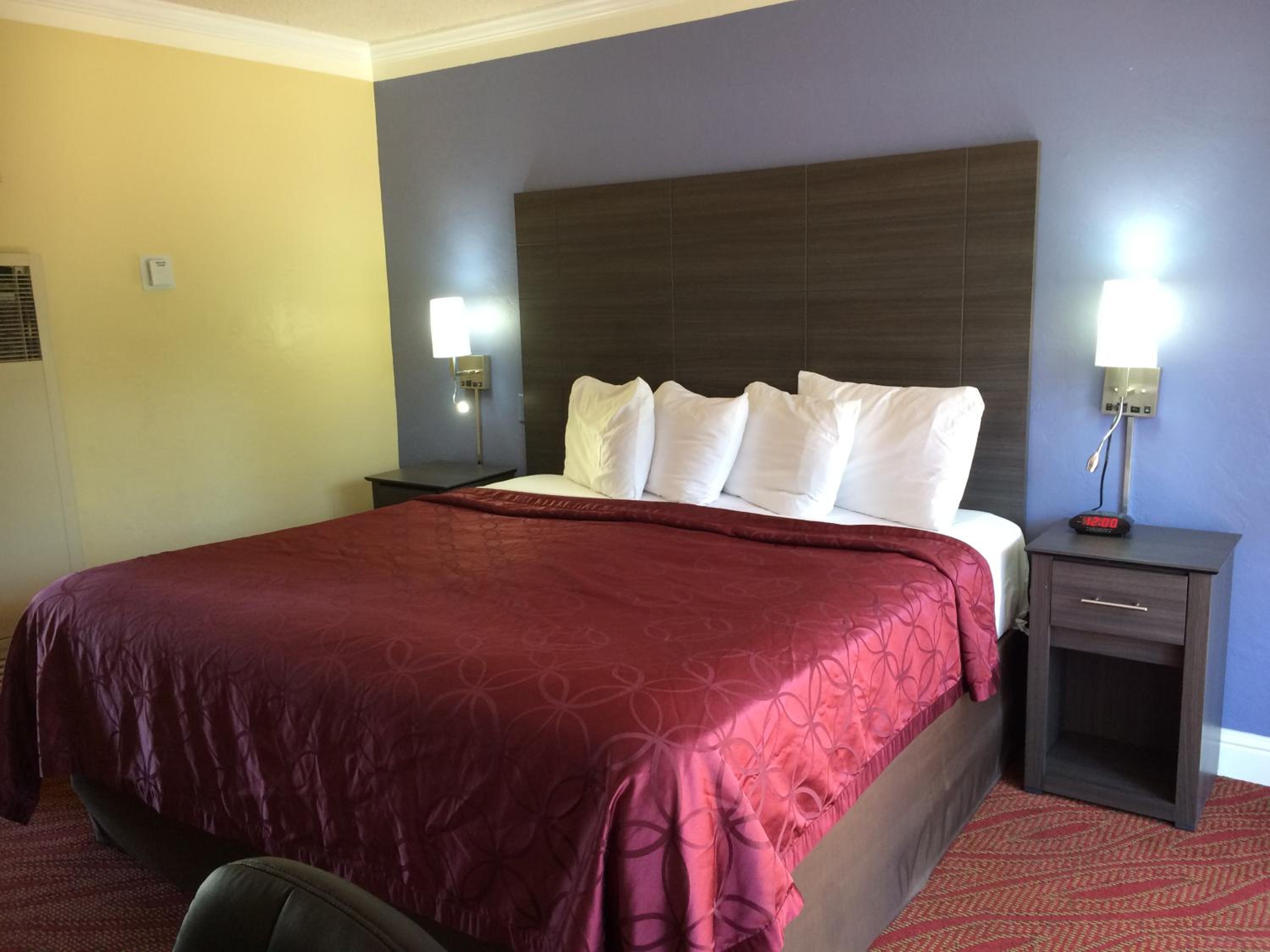 1 King Bed Non-Smoking (NO A/C) - Photo 14