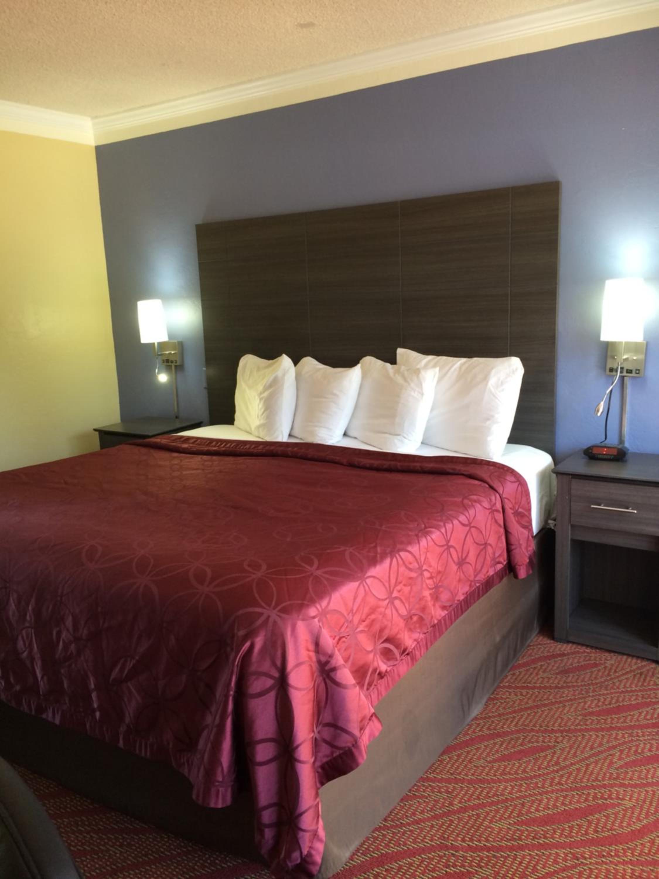 1 King Bed Non-Smoking (NO A/C) - Photo 13