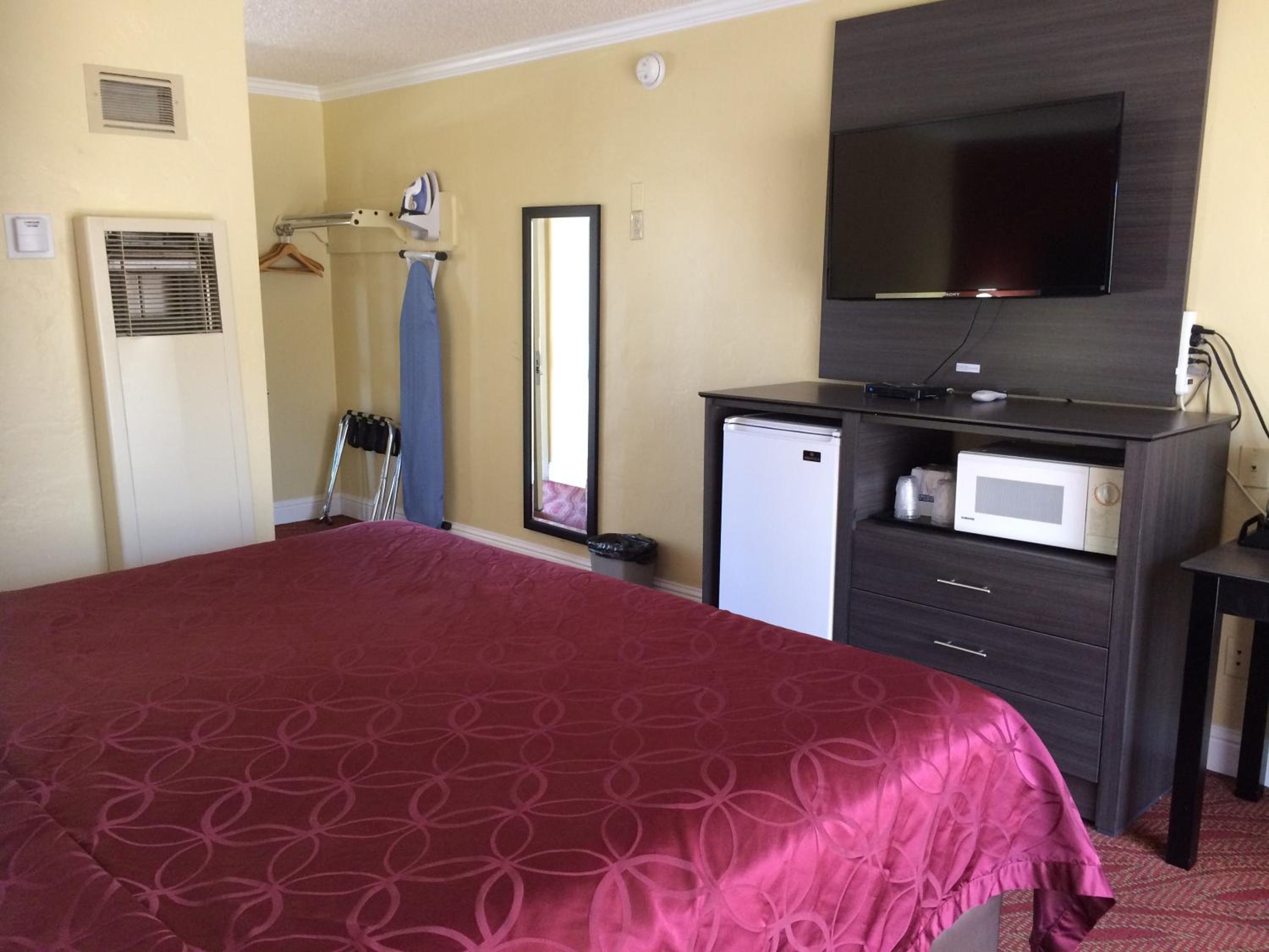1 King Bed Non-Smoking (NO A/C) - Photo 12