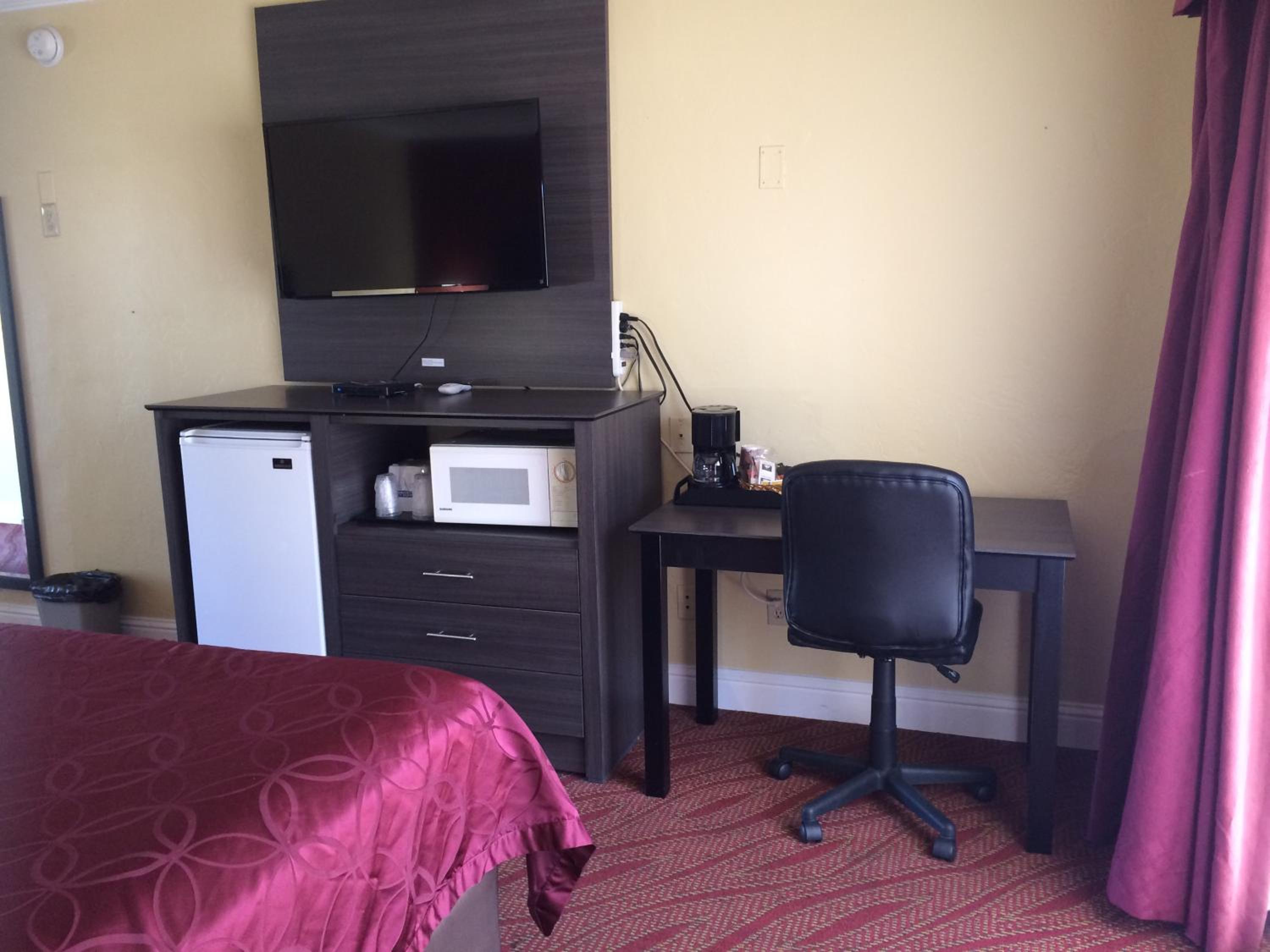 1 King Bed Non-Smoking (NO A/C) - Photo 2