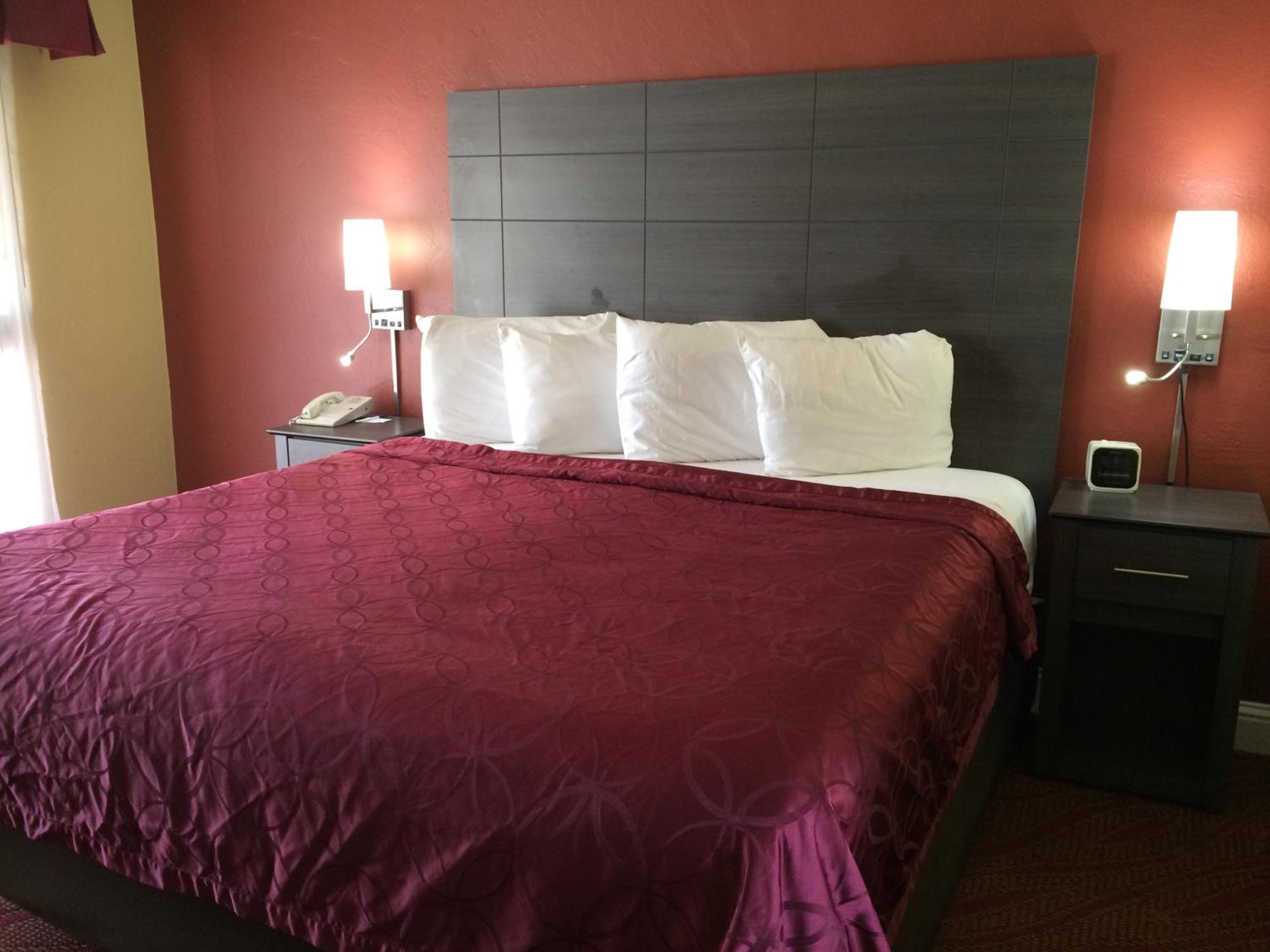 1 King Bed Non-Smoking (NO A/C) - Photo 17