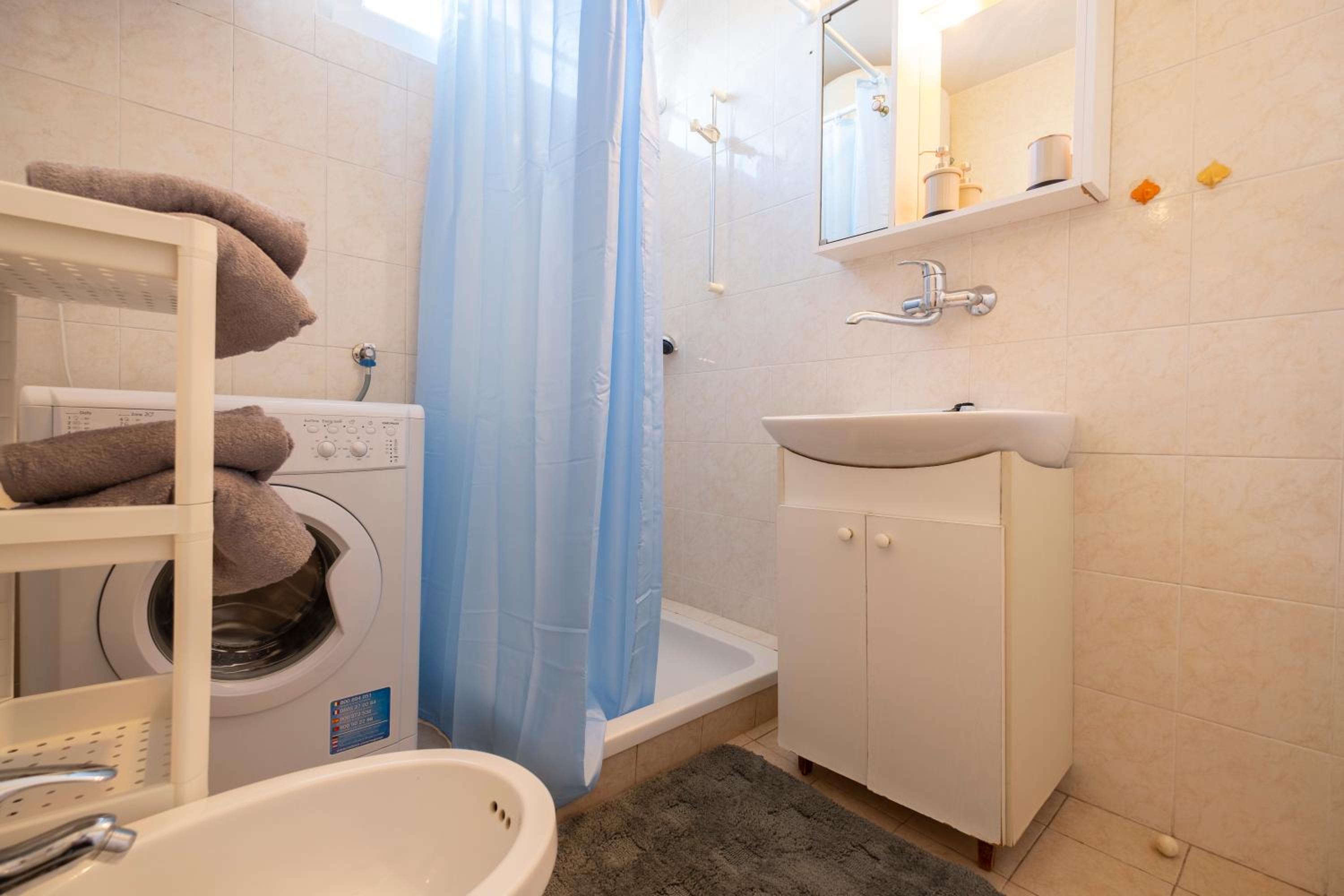 One-Bedroom Apartment - Photo 6