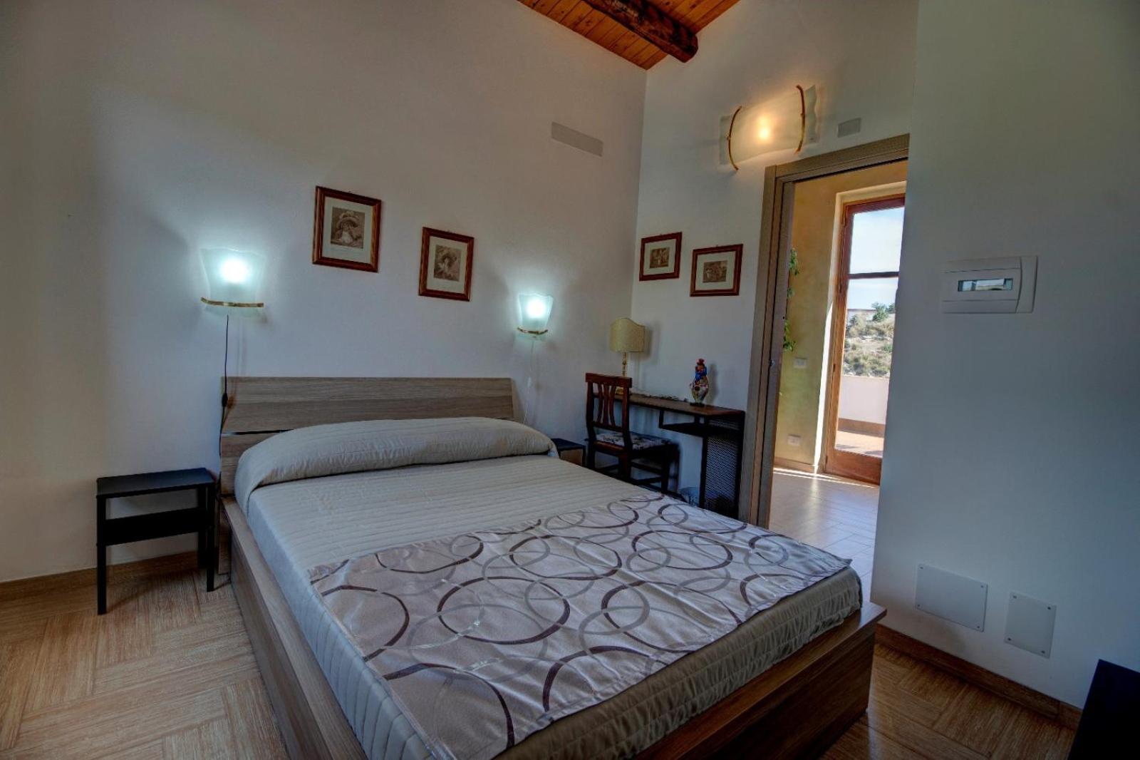 Double Room - Photo 5