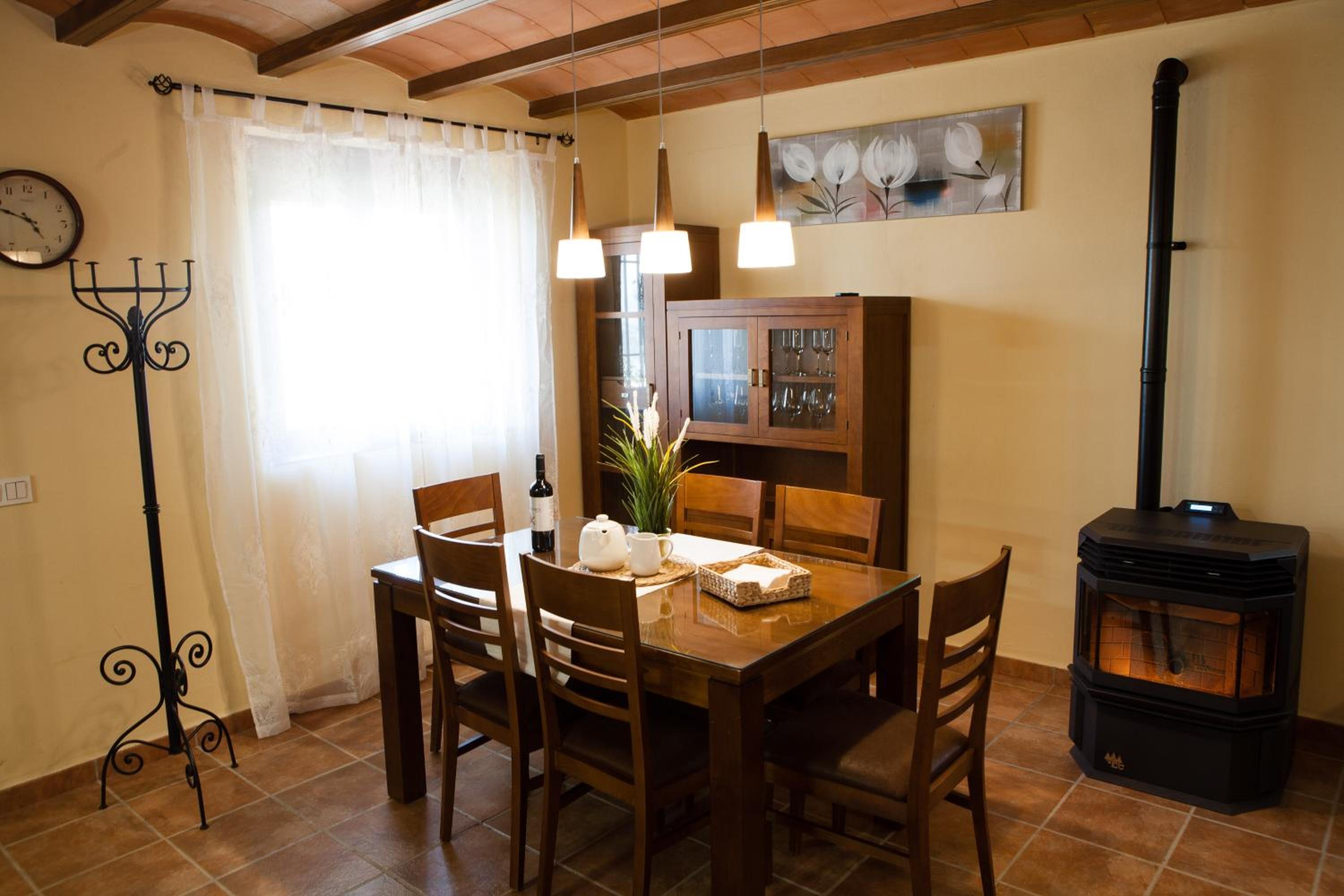 Three-Bedroom Townhouse - Photo 3