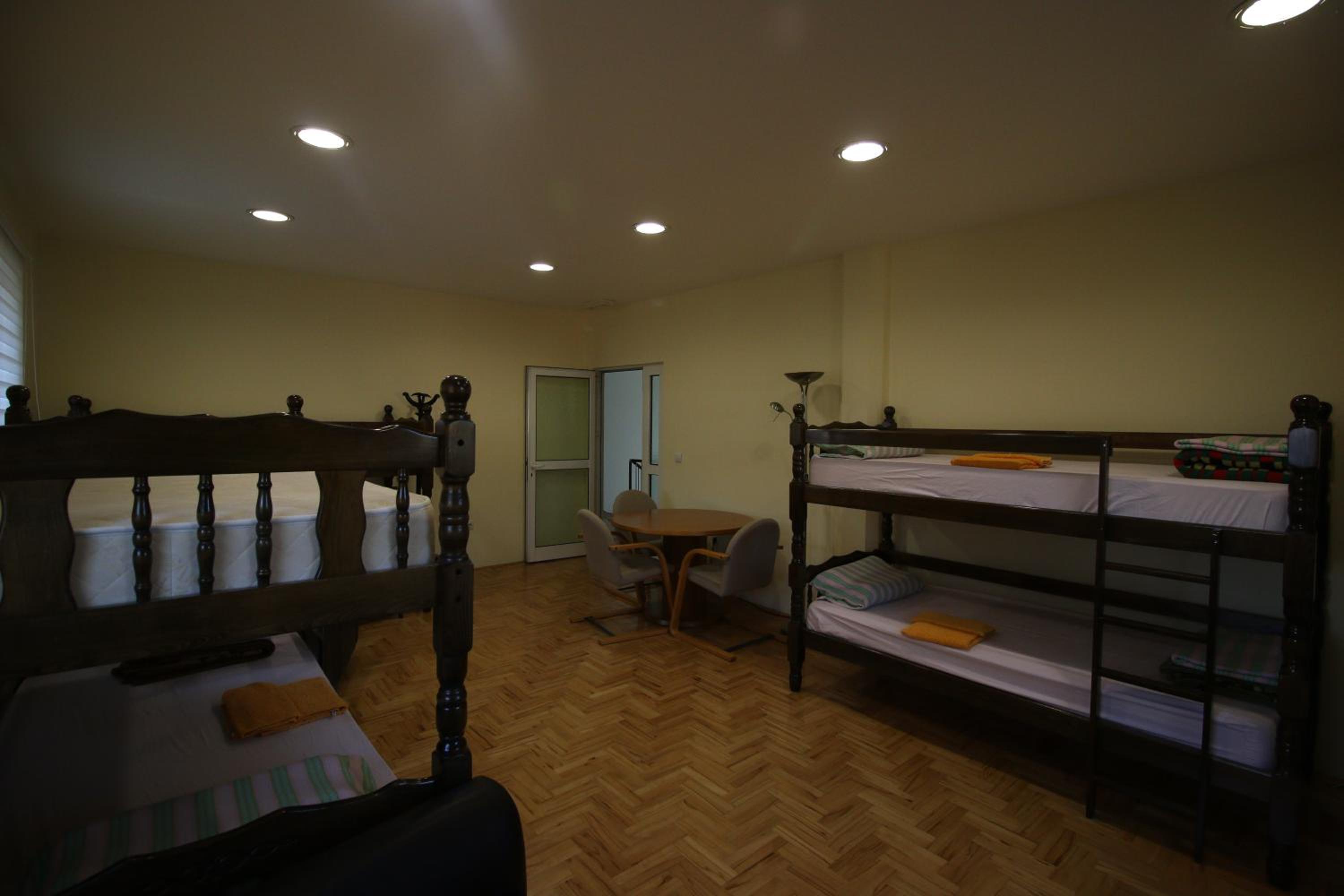 Bed in 6-Bed Dormitory Room photo 2