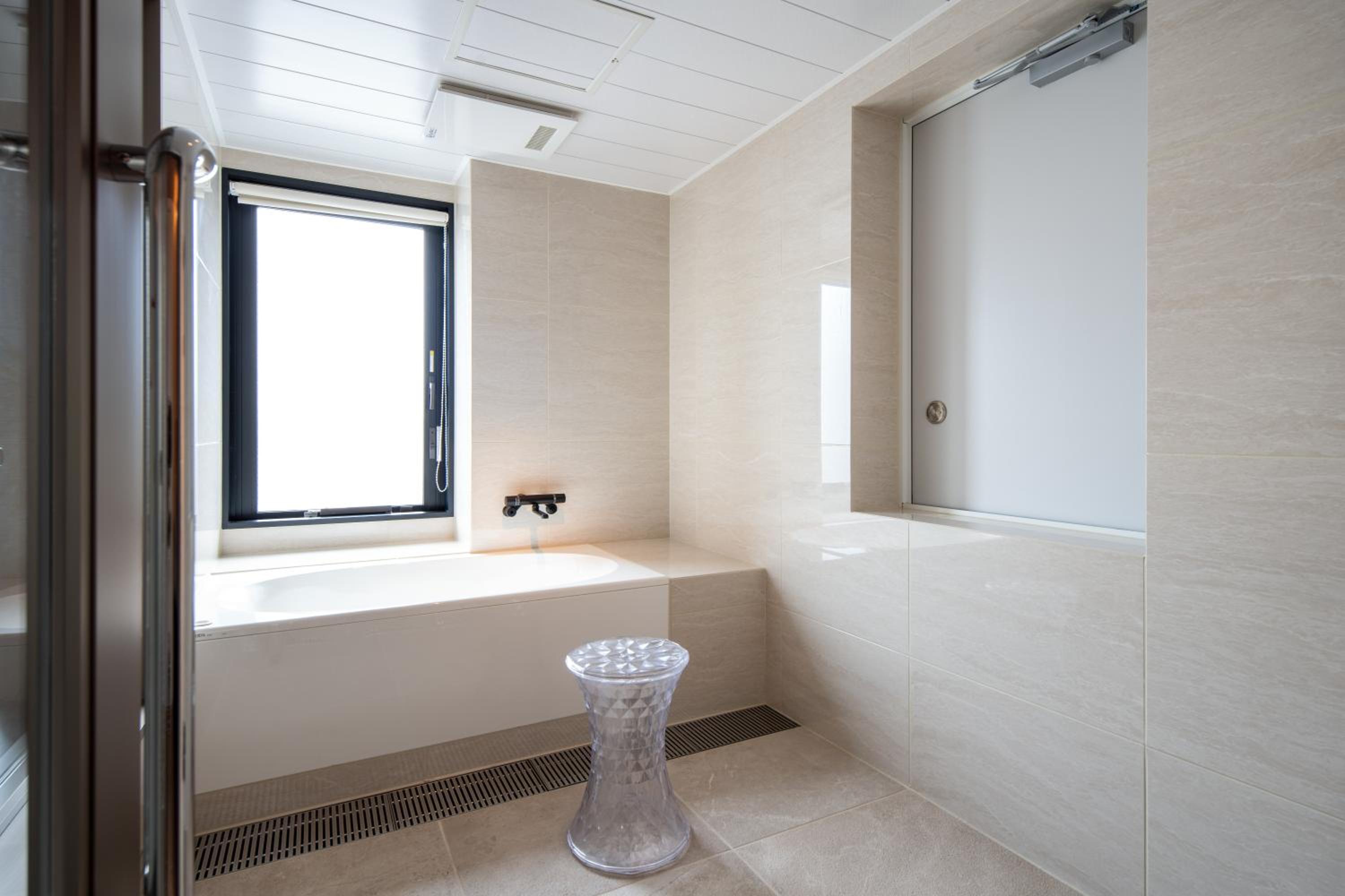 Suite - Photo 5