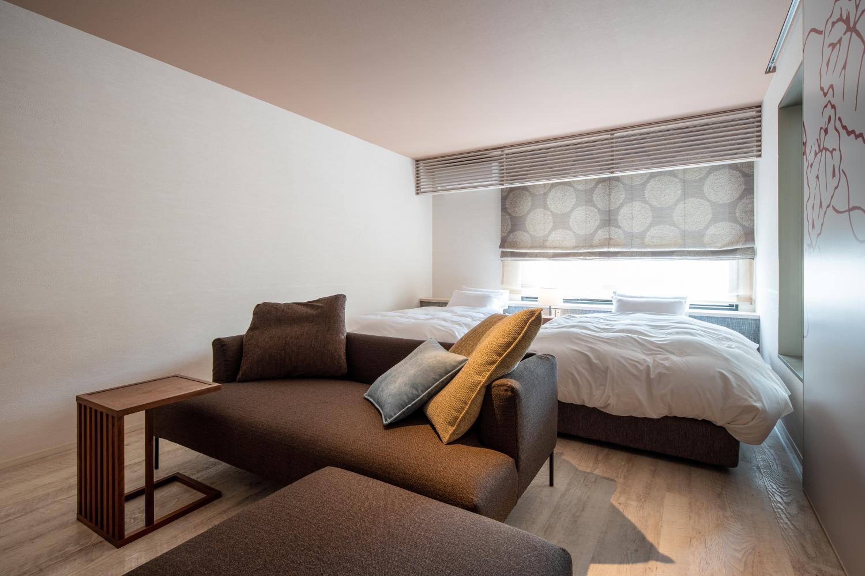 Suite - Photo 10