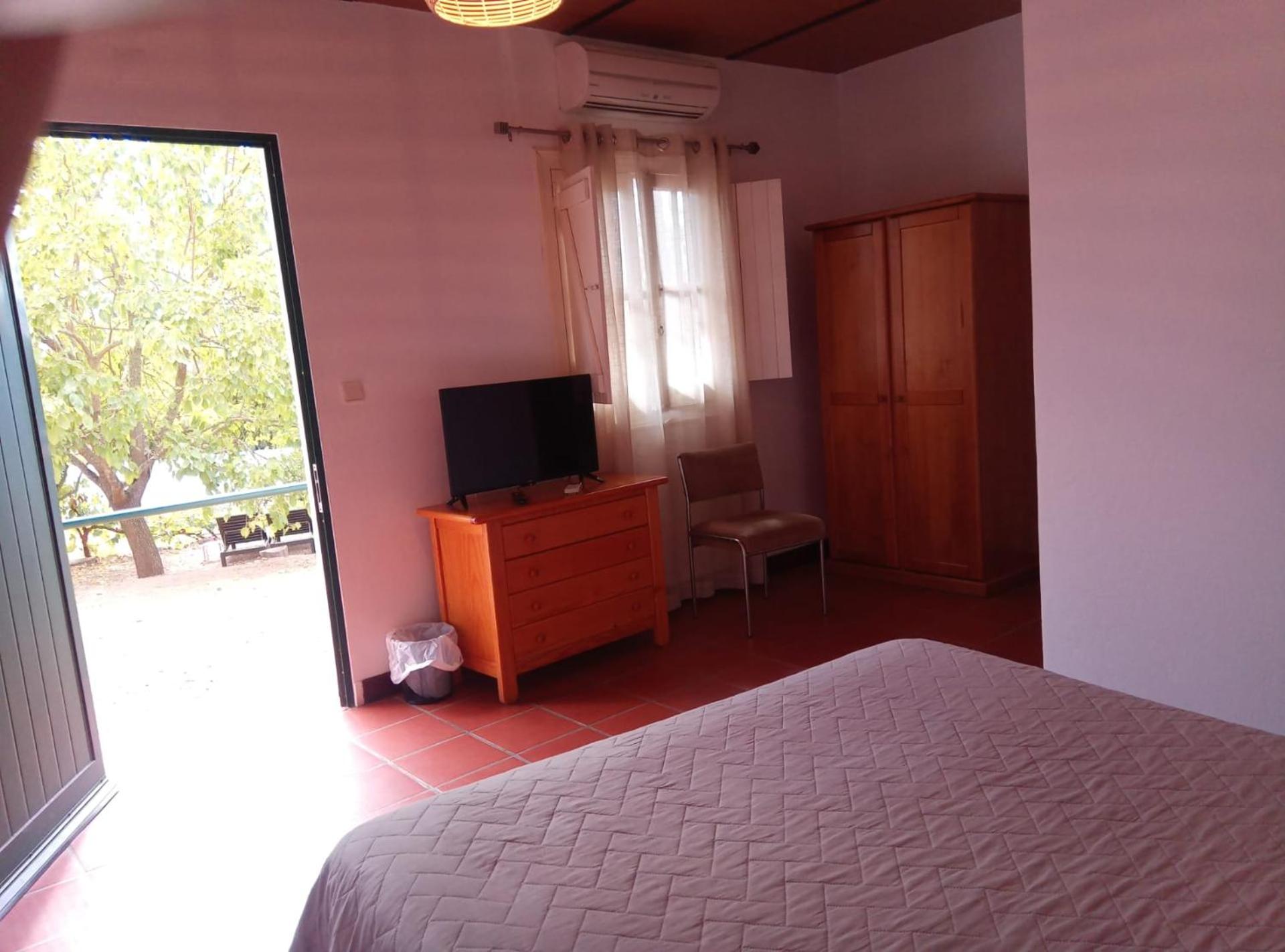 Double Room with Lake View - Photo 3