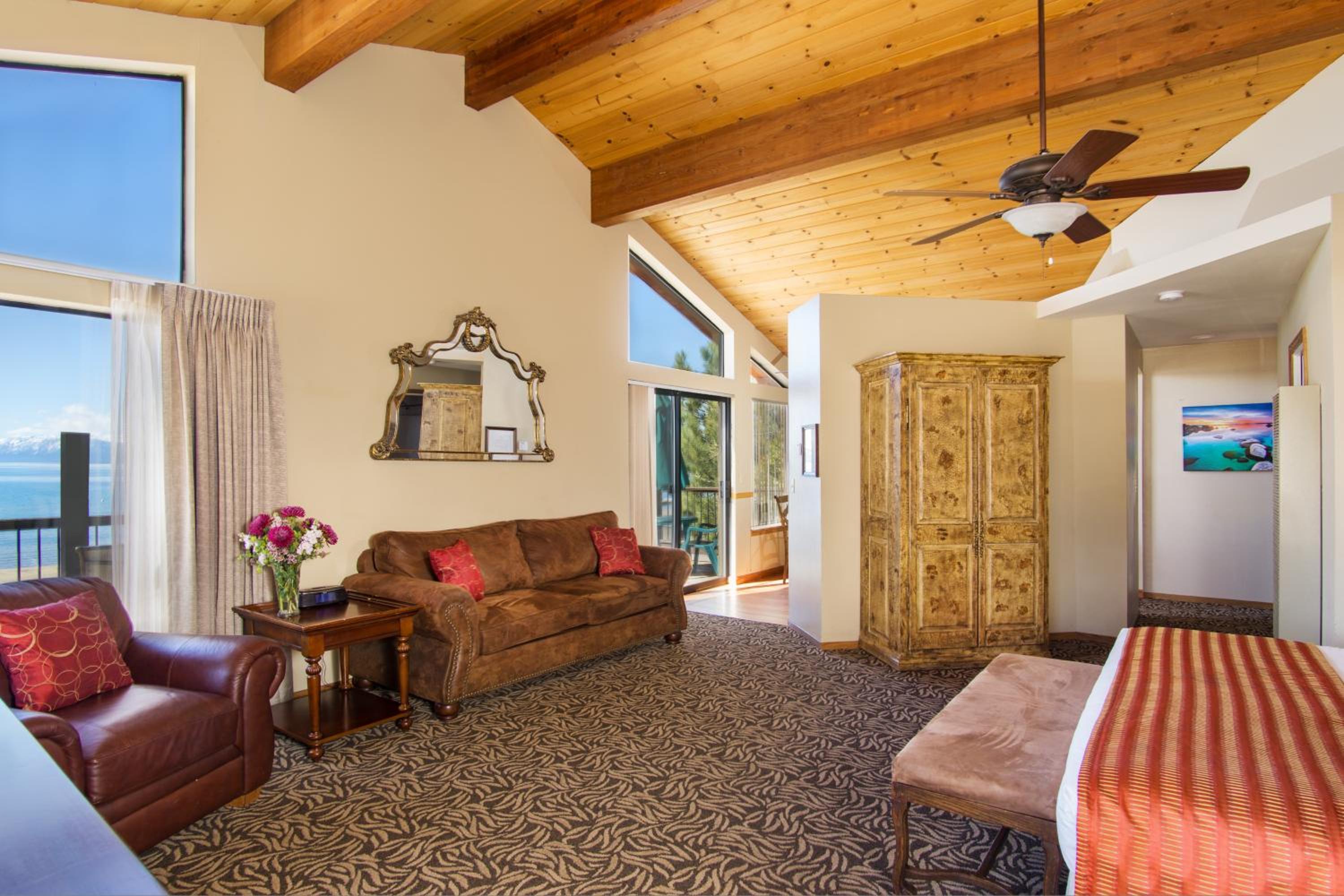 King Suite With Kitchen - Lake Front photo 1