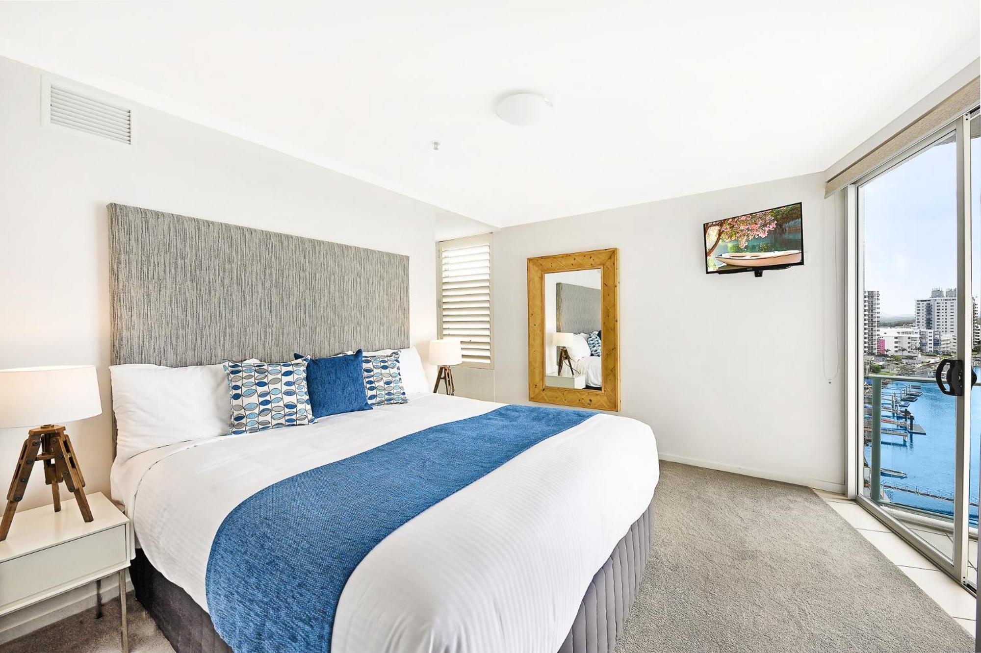 Three-Bedroom Premium Apartment with Water Views photo 1