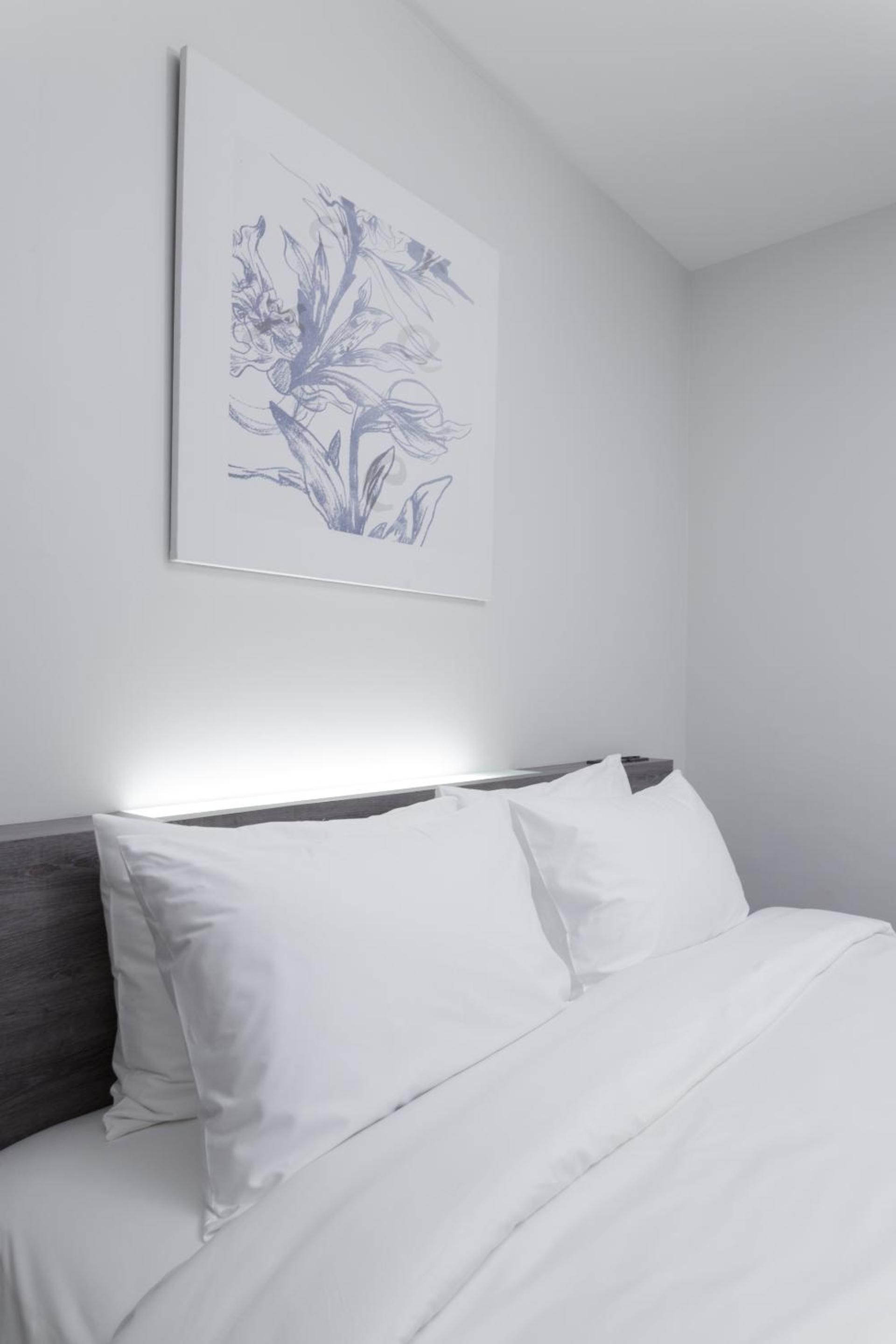 Superior King Room with Balcony - Photo 1