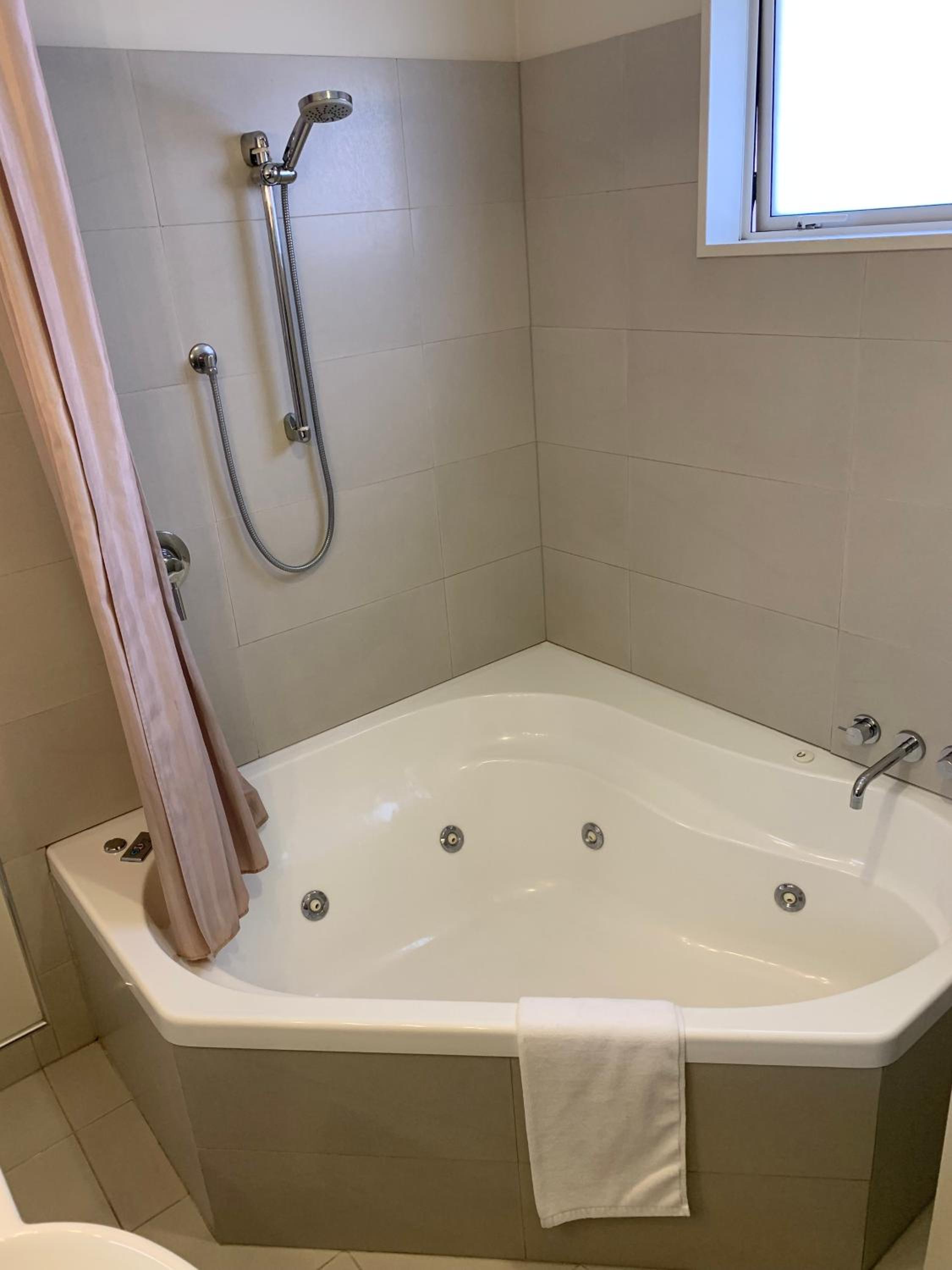 Studio with Spa Bath - Photo 4
