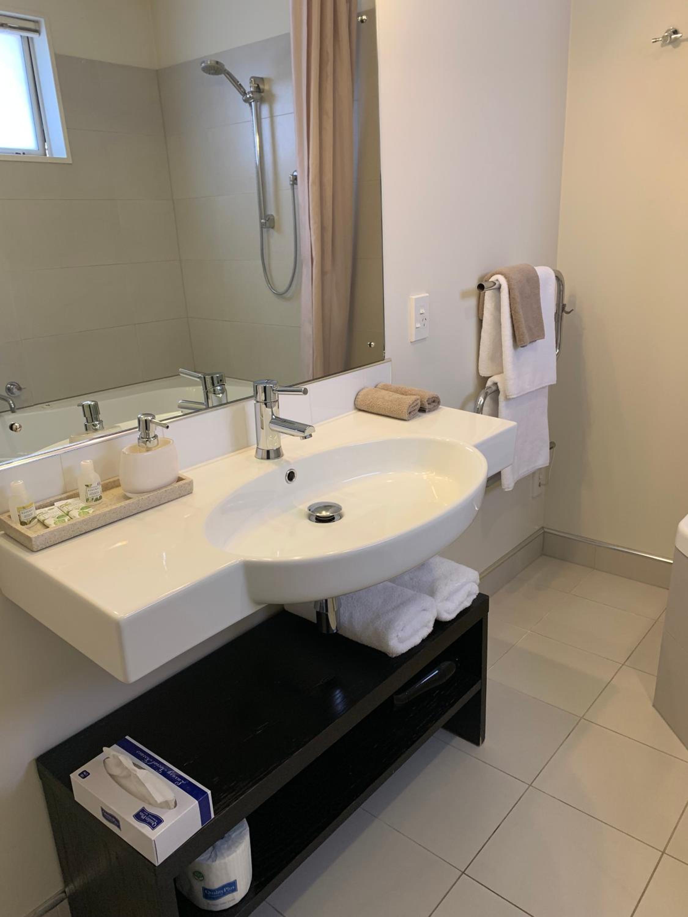 Studio with Spa Bath - Photo 2