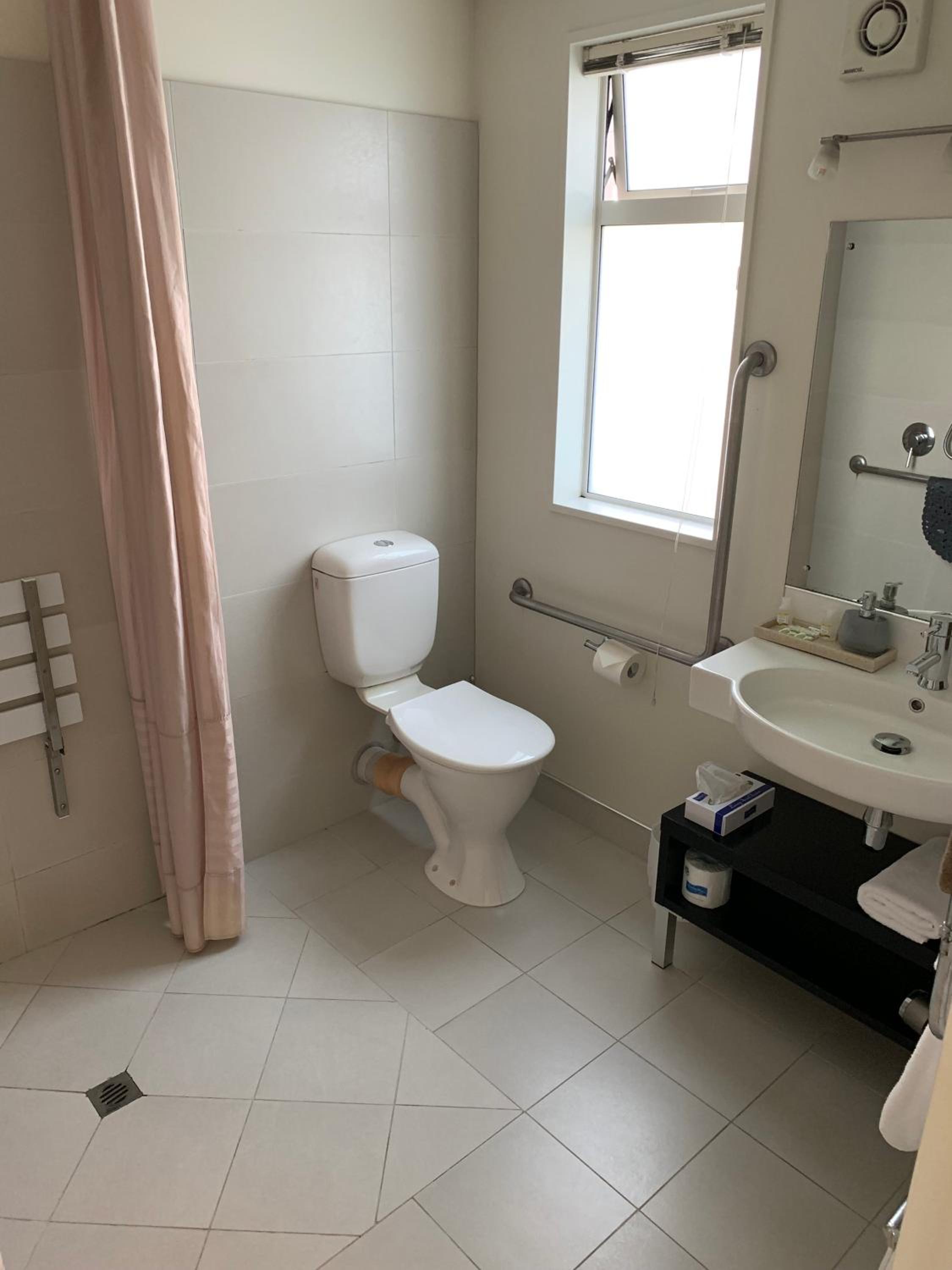 Studio with Shower - Photo 4