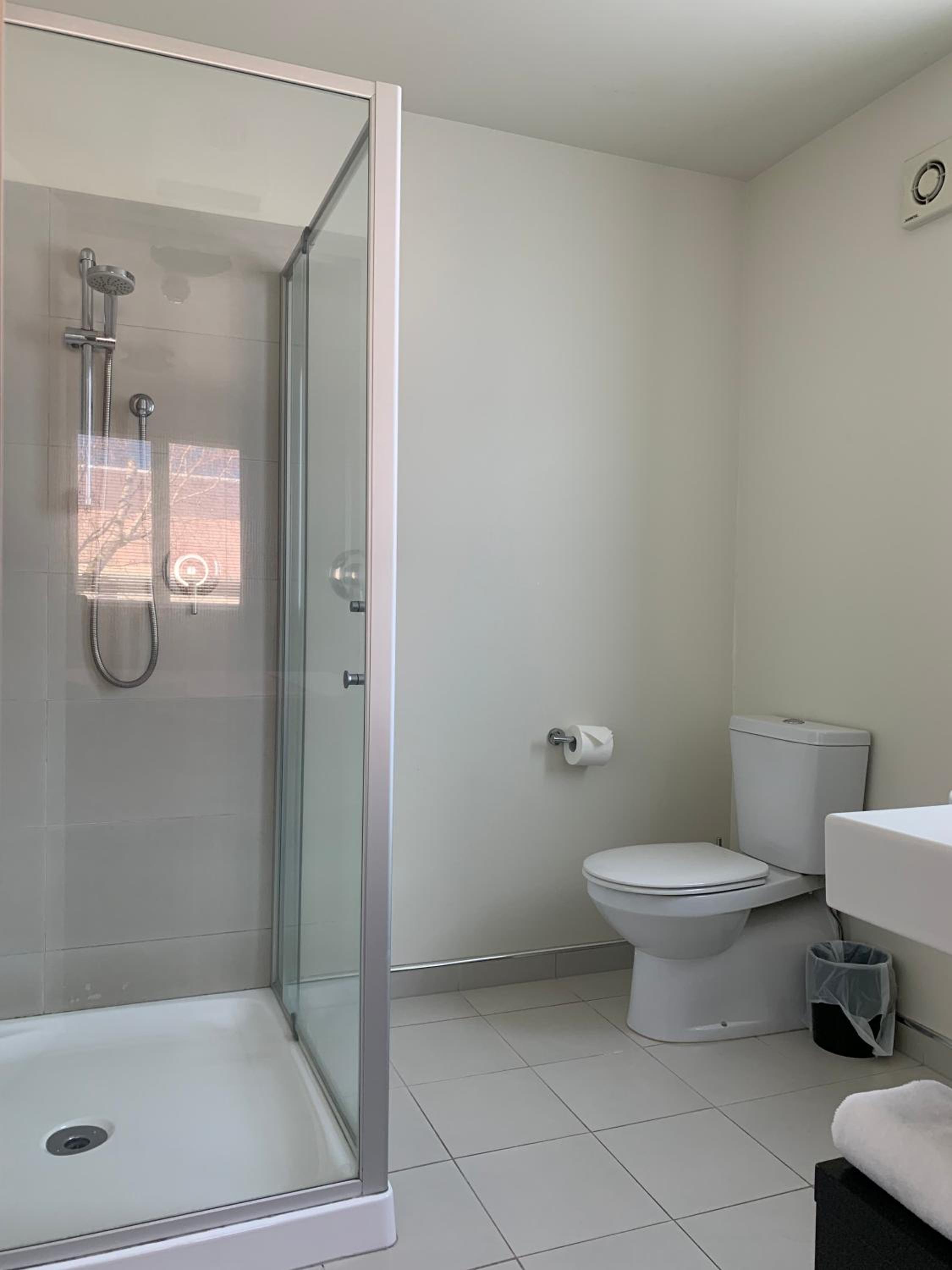 Studio with Shower - Photo 7