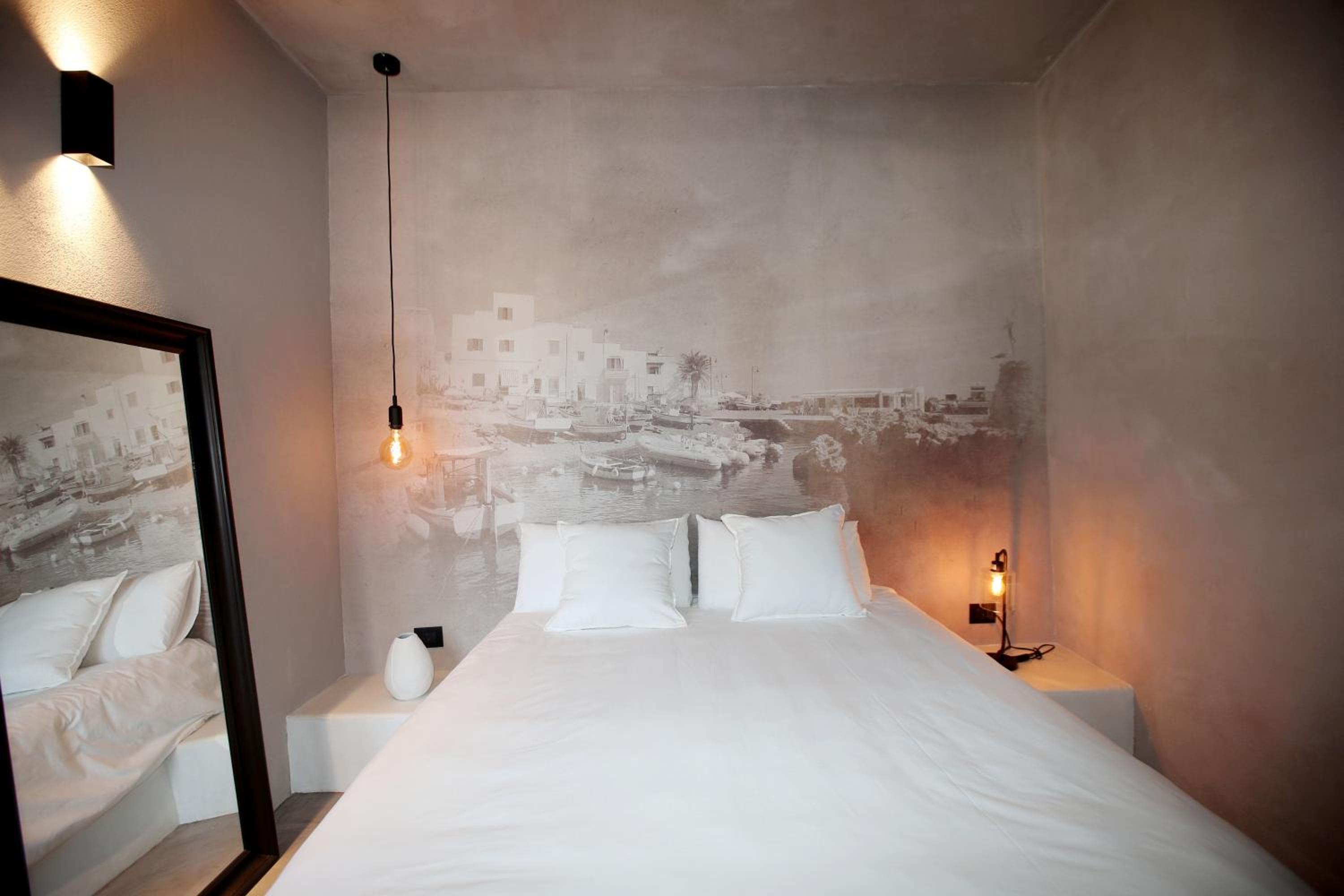 Deluxe Suite with Spa Bath - Photo 1