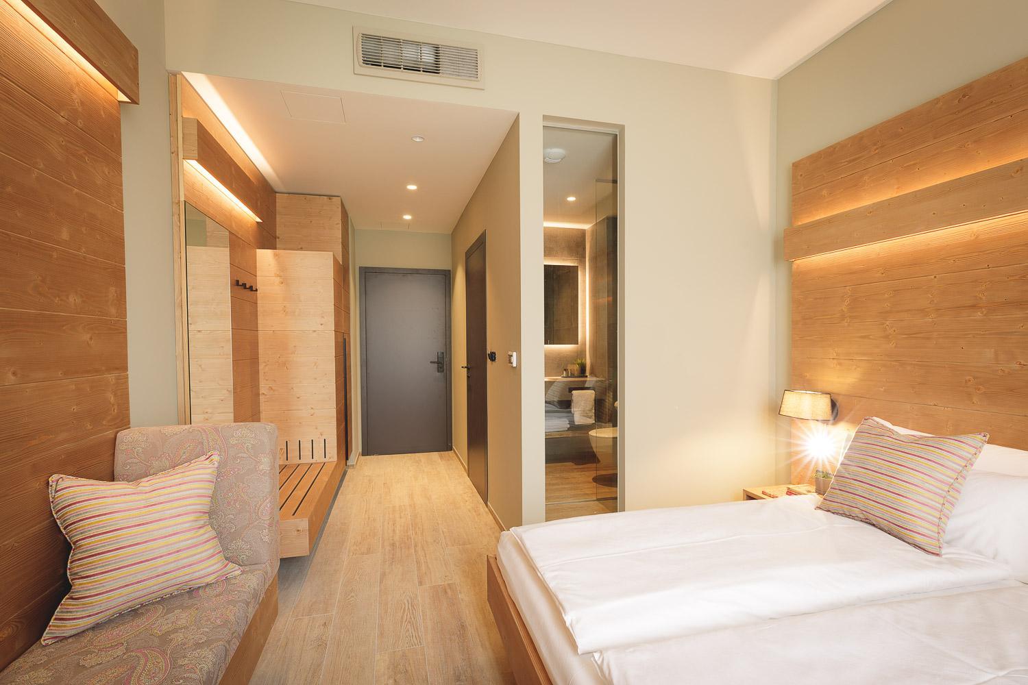 Deluxe Double Room - Photo 10