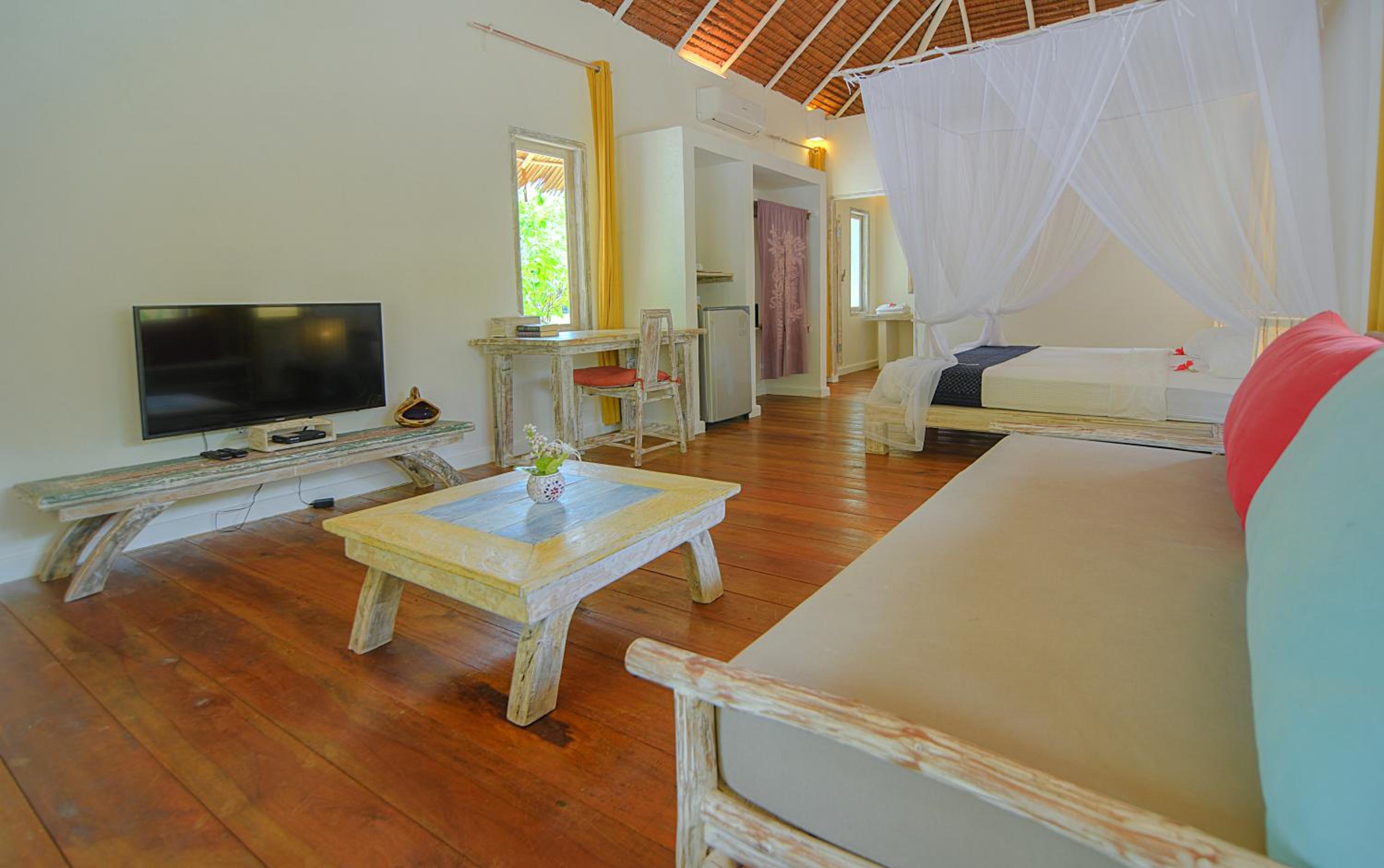 Villa - Beach Front - Photo 3