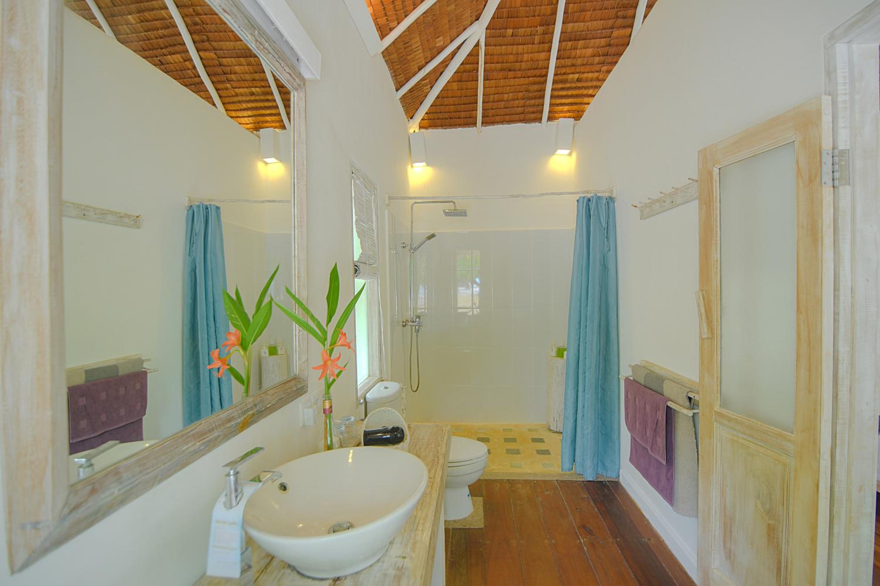 Villa - Beach Front - Photo 4