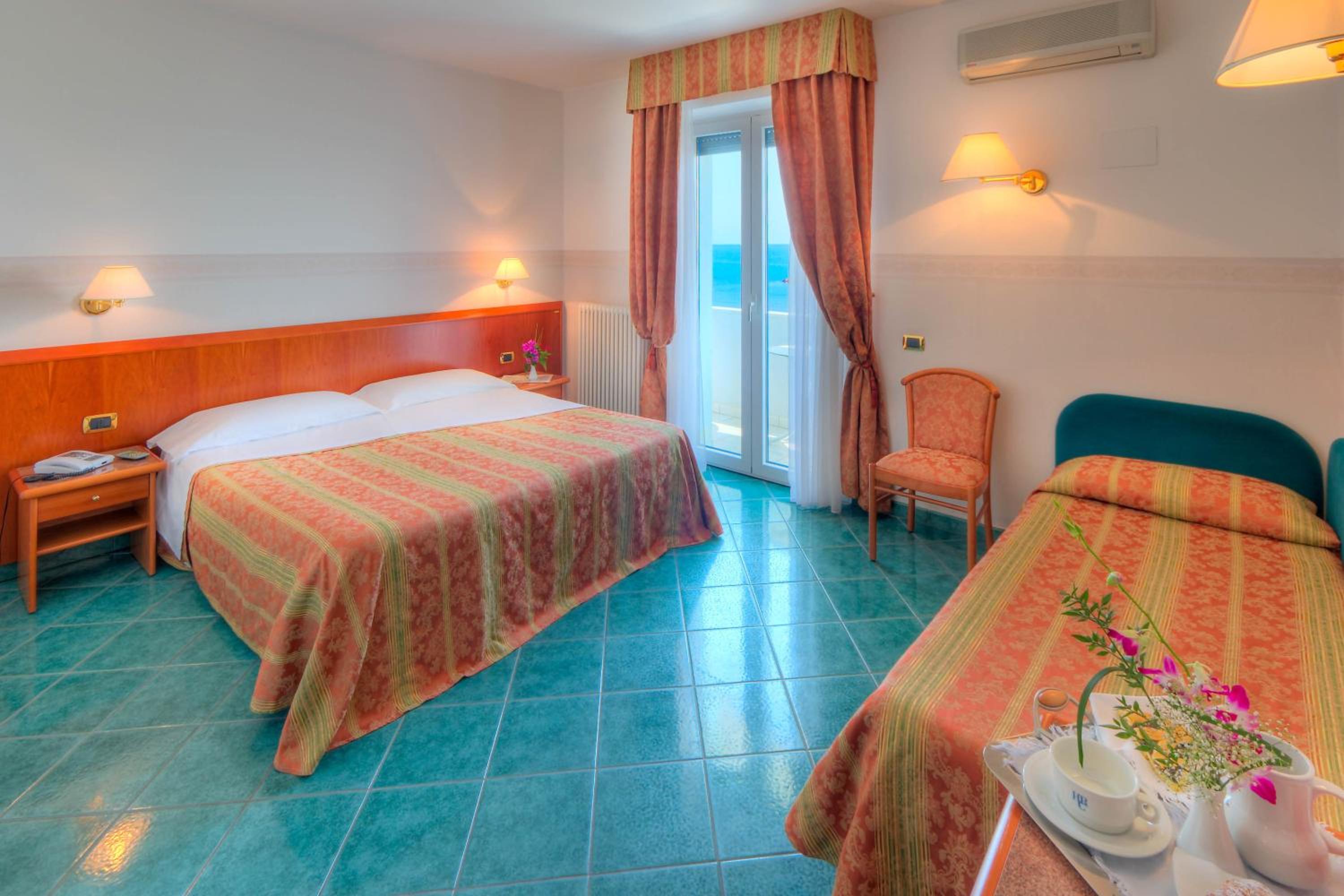 Quadruple Room With Balcony photo 1