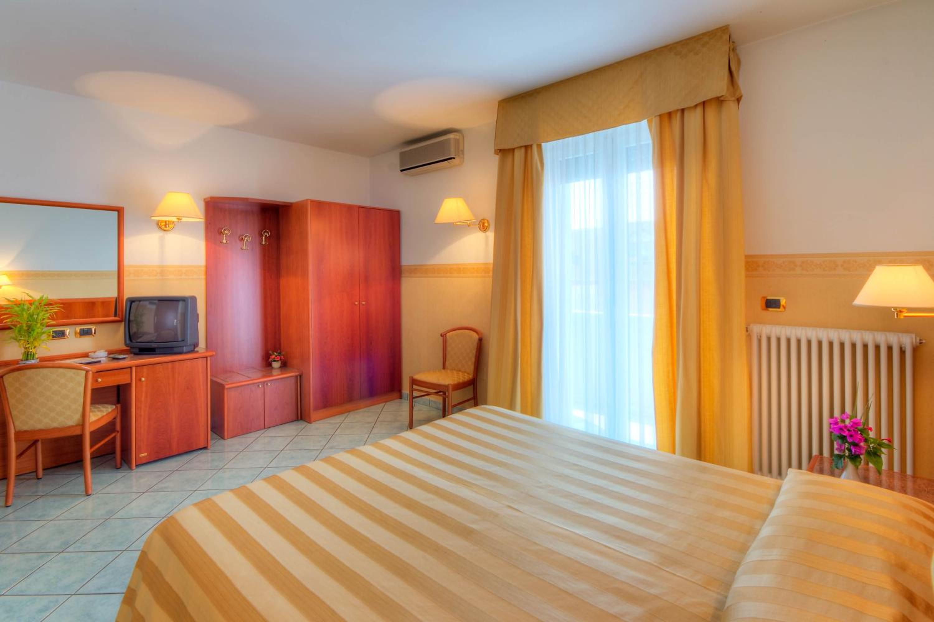 Double or Twin Room with Balcony photo 1