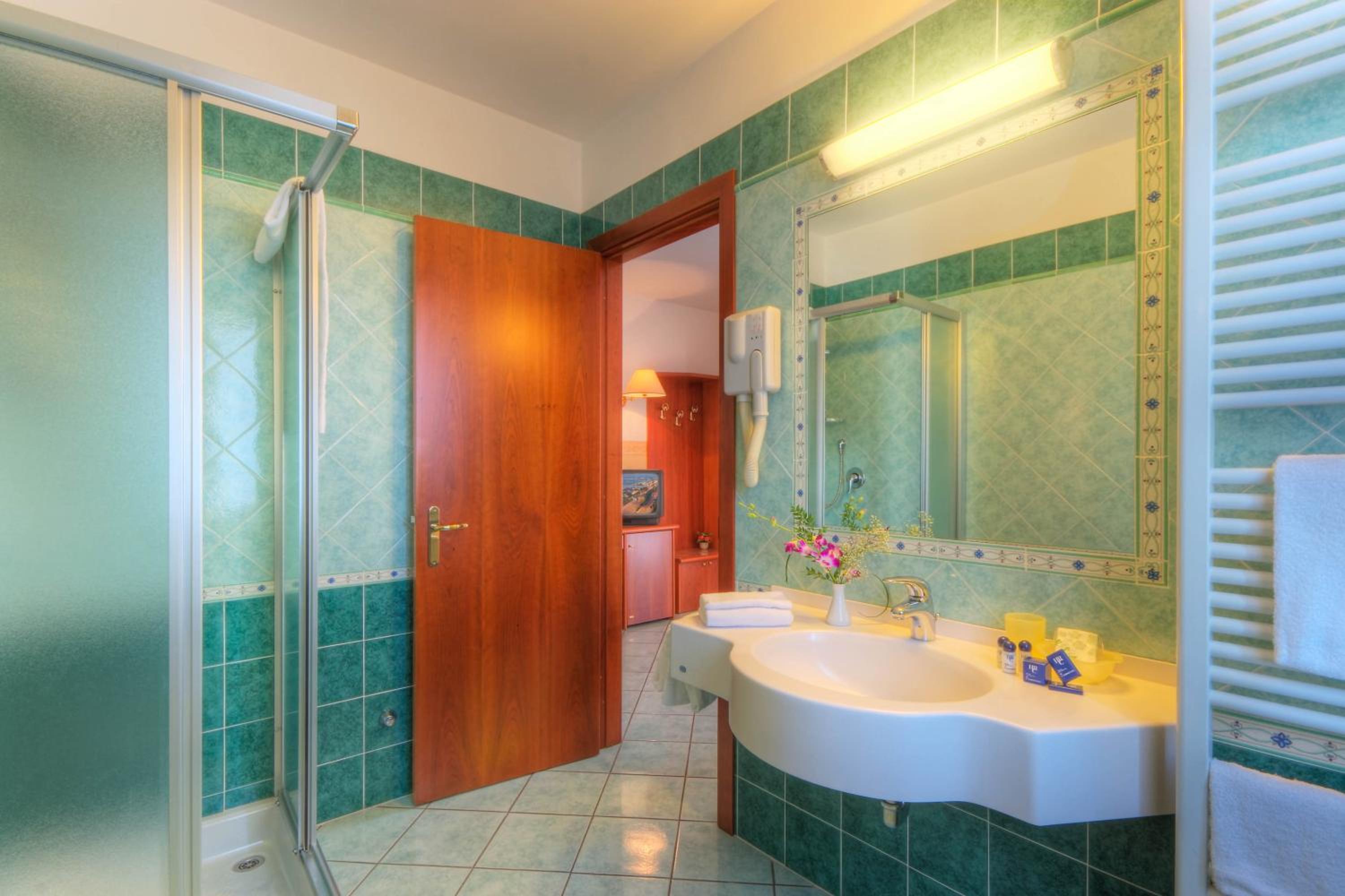 Double or Twin Room with Balcony photo 2