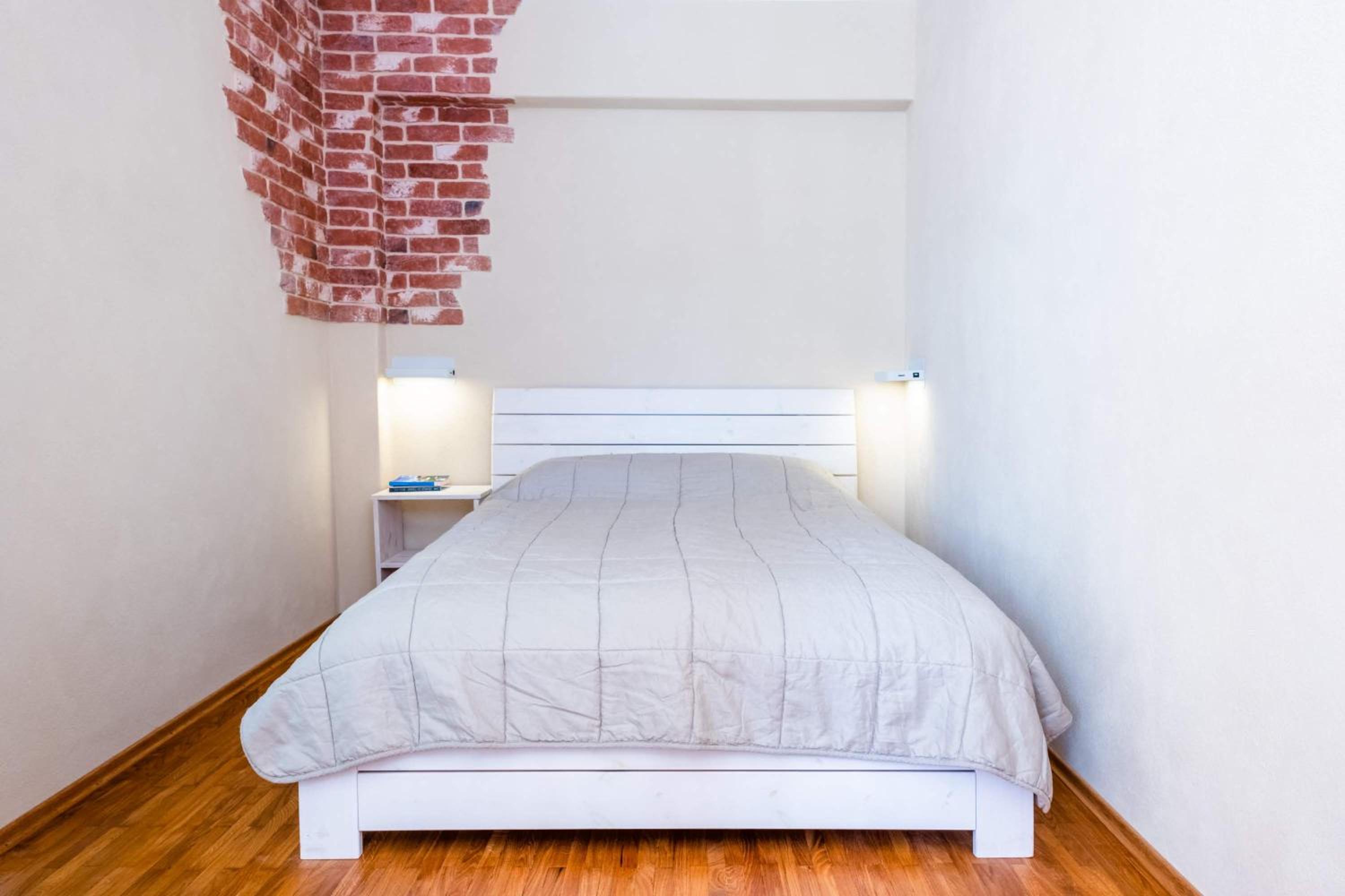 One-Bedroom Apartment - Photo 3