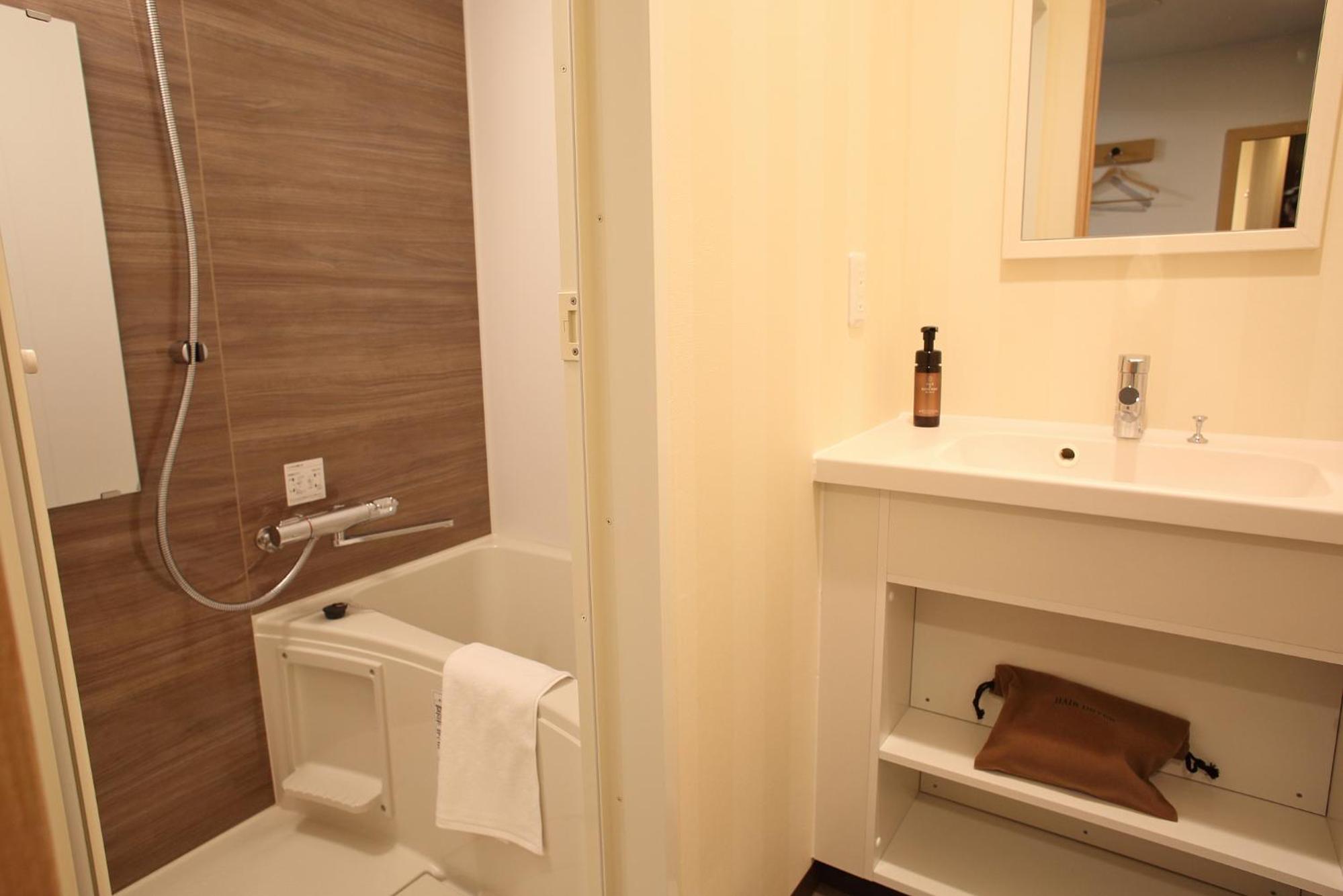 Standard Twin Room - Photo 4