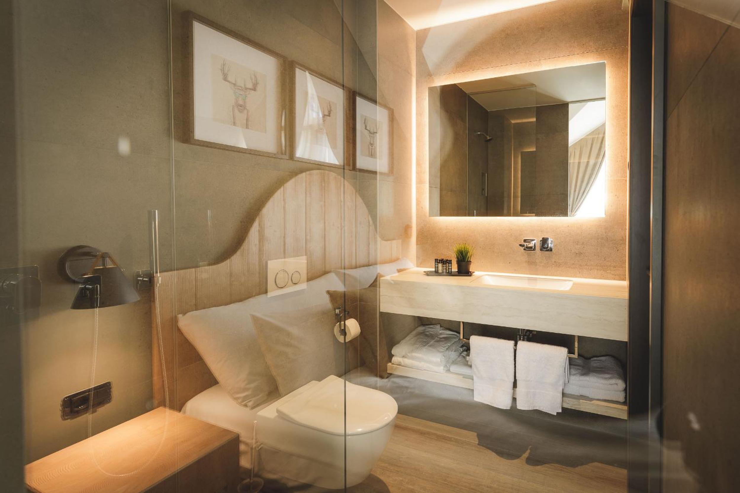 Deluxe Double Room with River View - Photo 2
