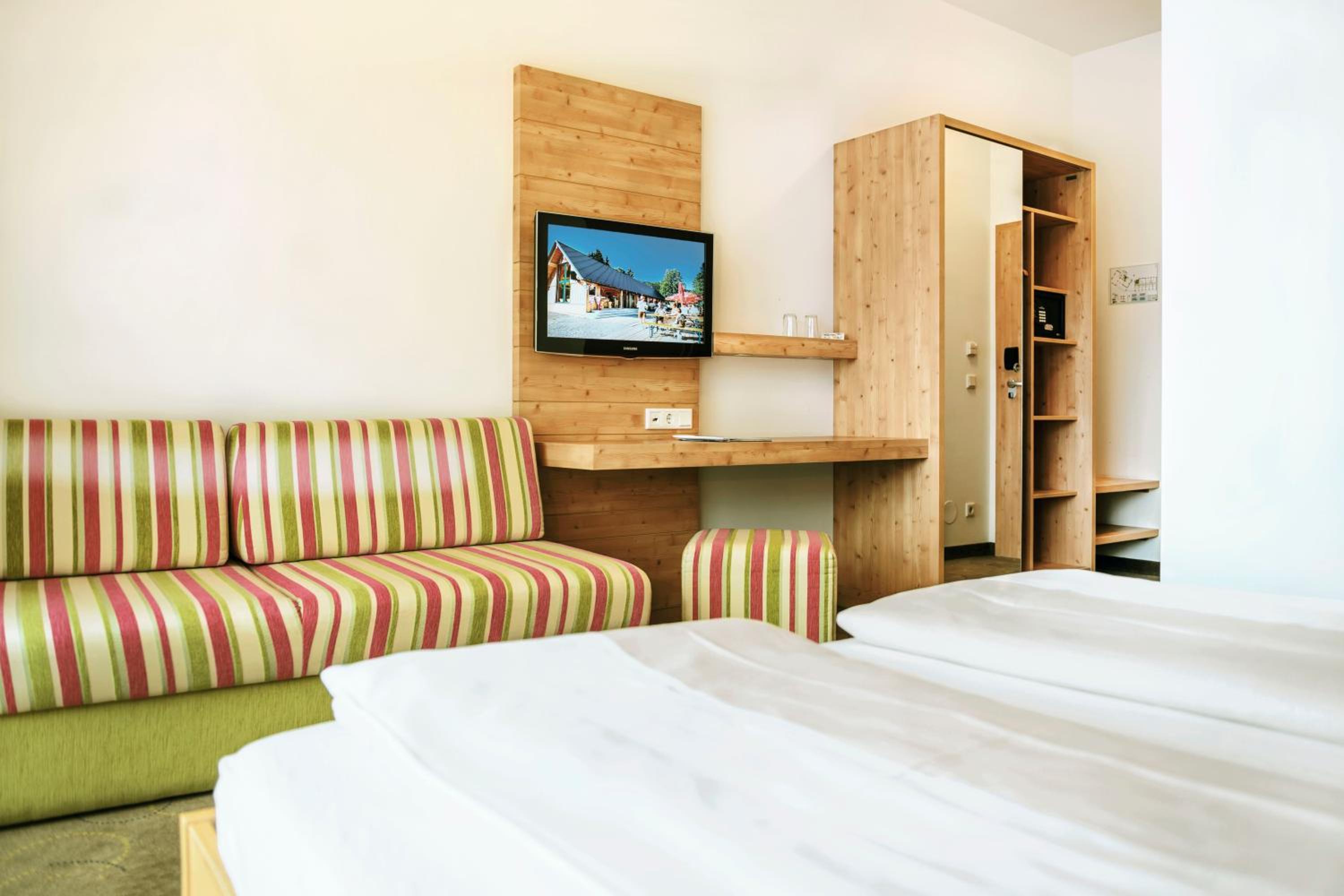 Comfort Double Room with Balcony - Photo 1