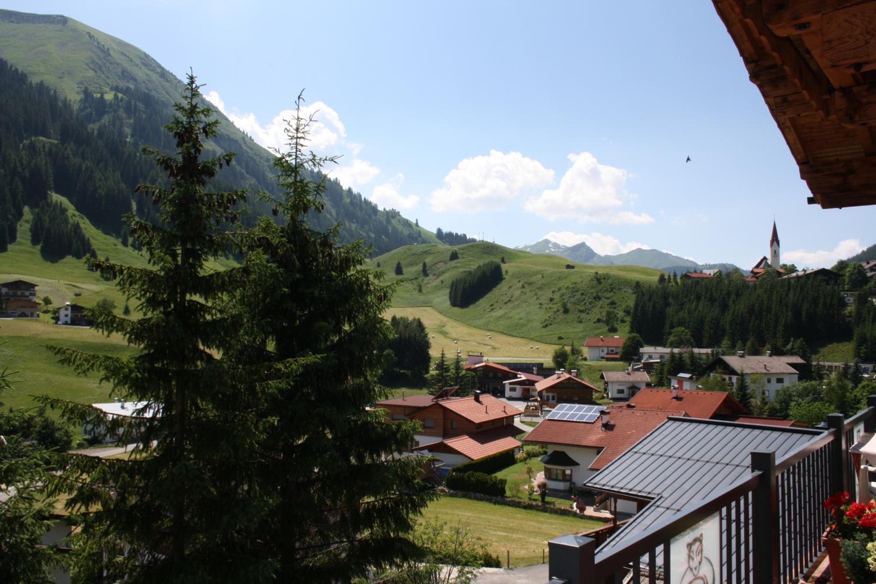 Two-Bedroom Apartment with Balcony photo 3