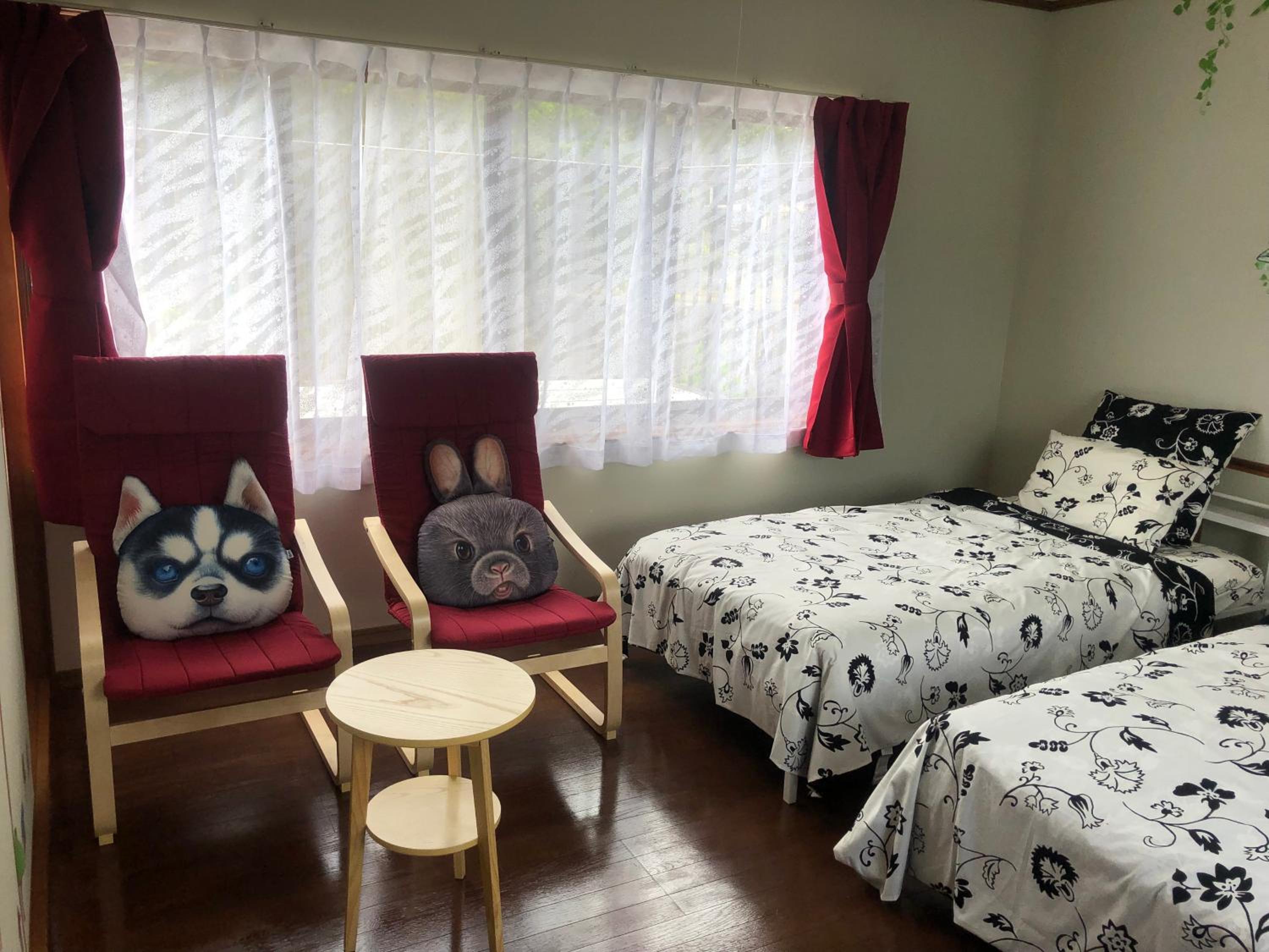 Economy Twin Room - Photo 2