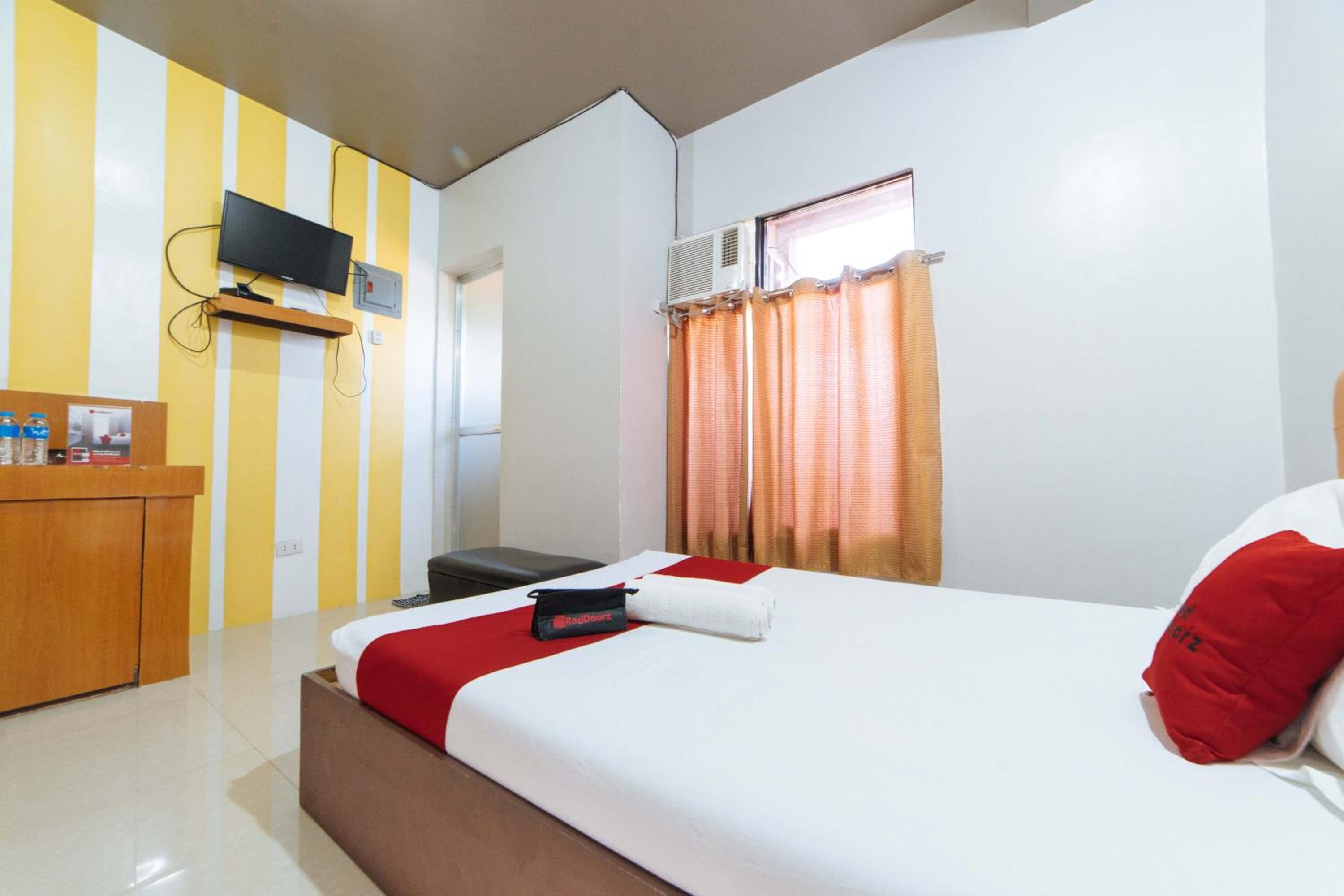 Deluxe Room - Photo 3